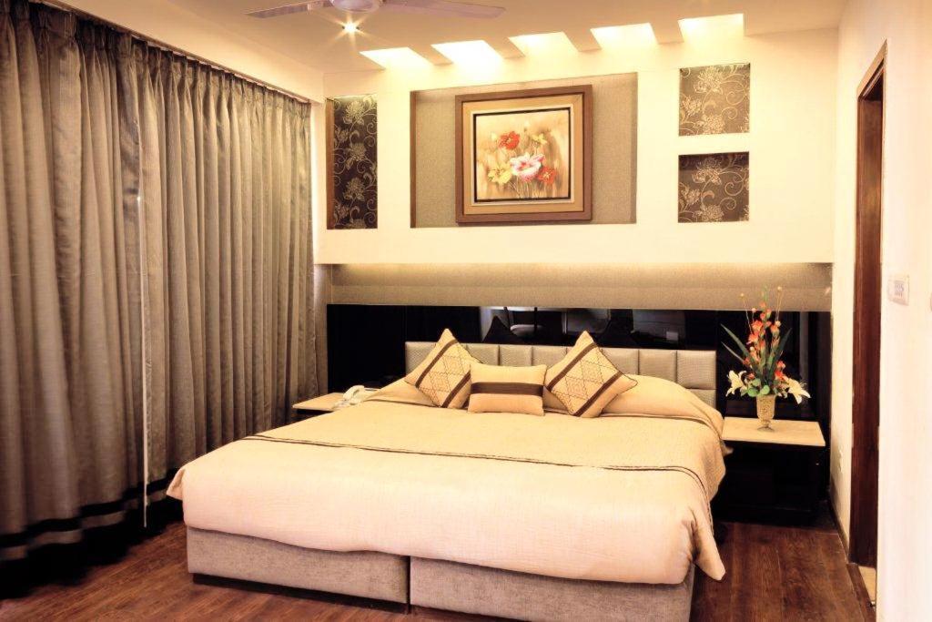 Hotel Club Florence Gurgaon