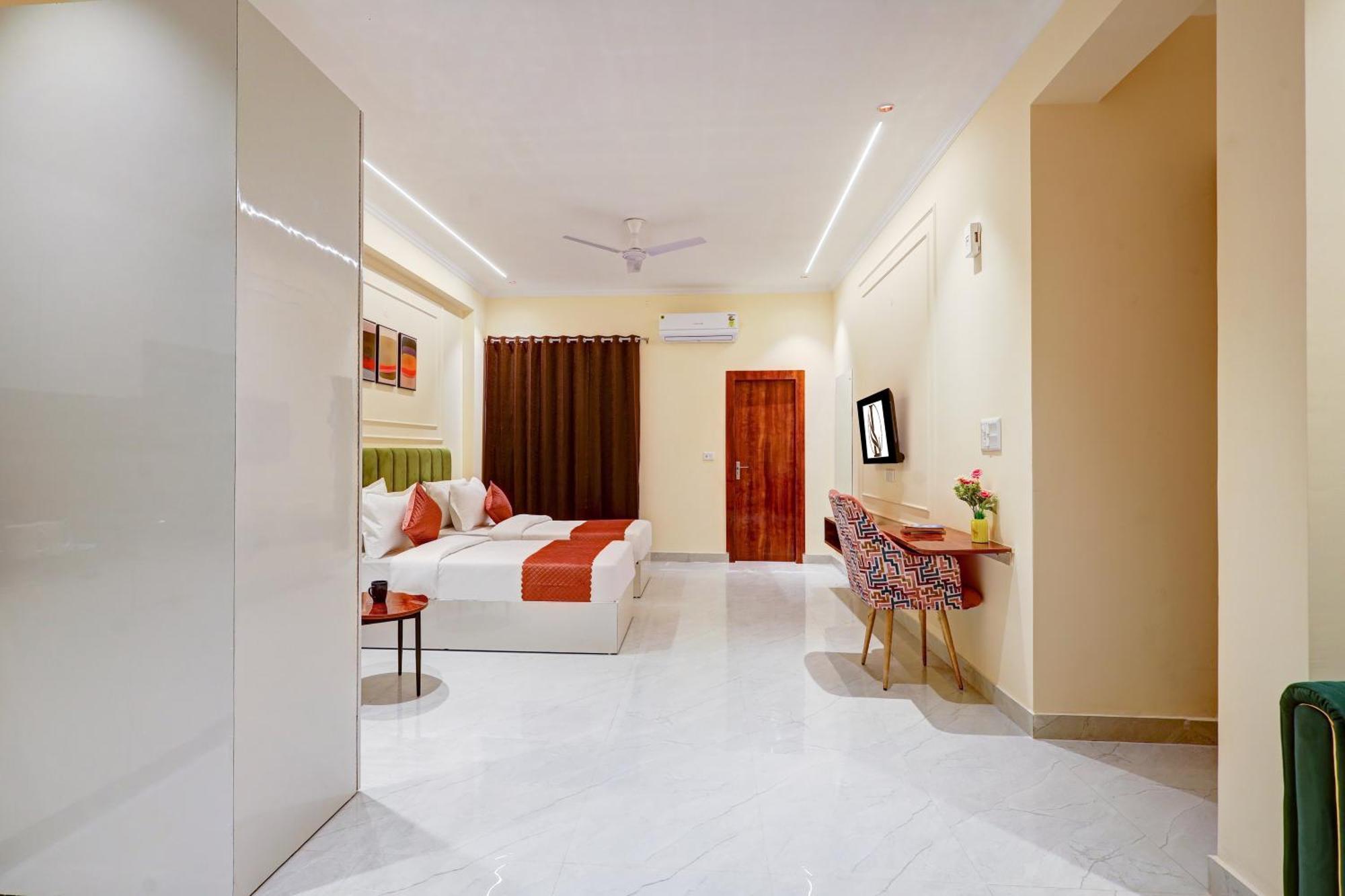 Limewood - Crystal 3* Gurgaon