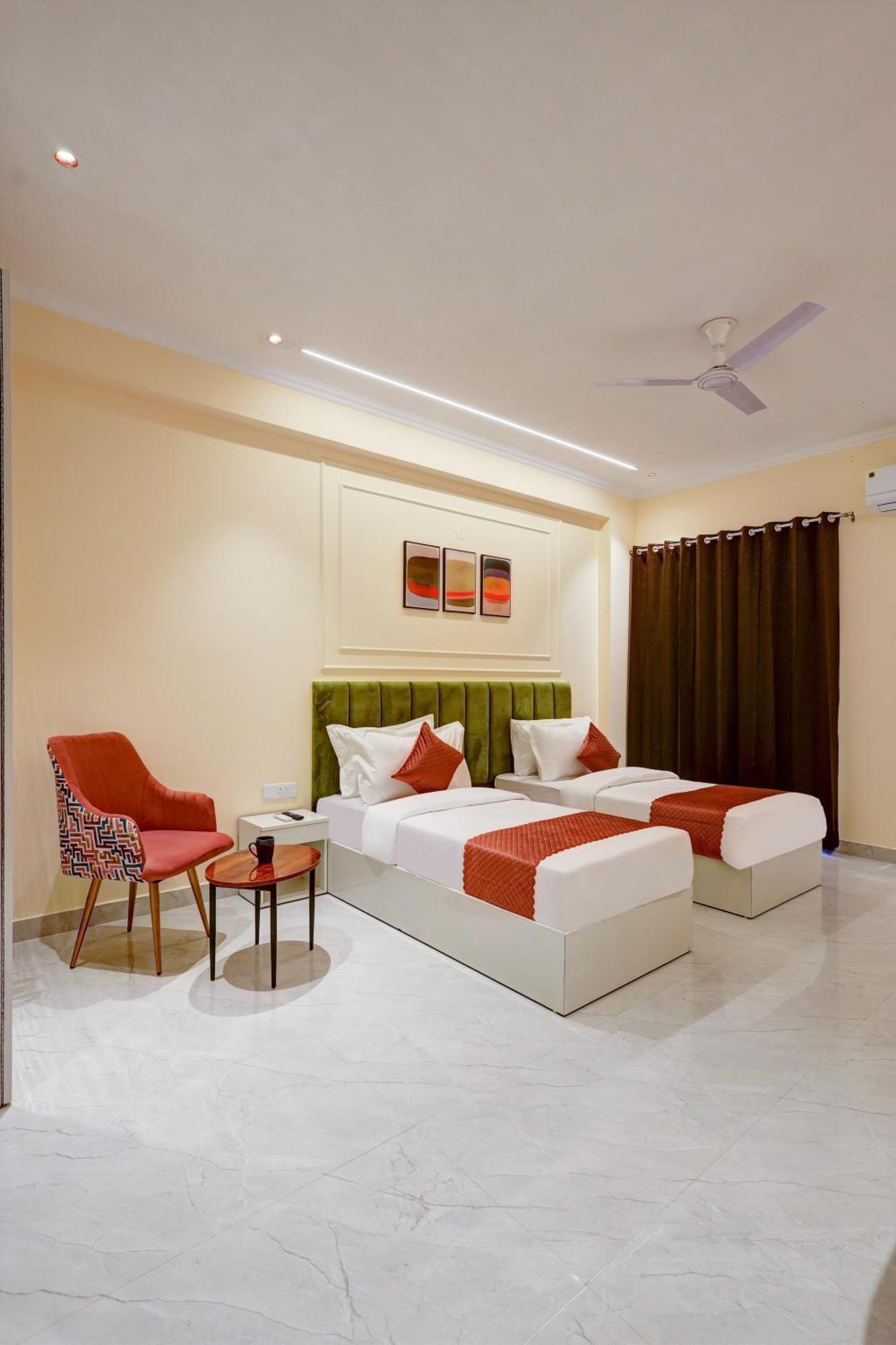Limewood - Crystal 3* Gurgaon