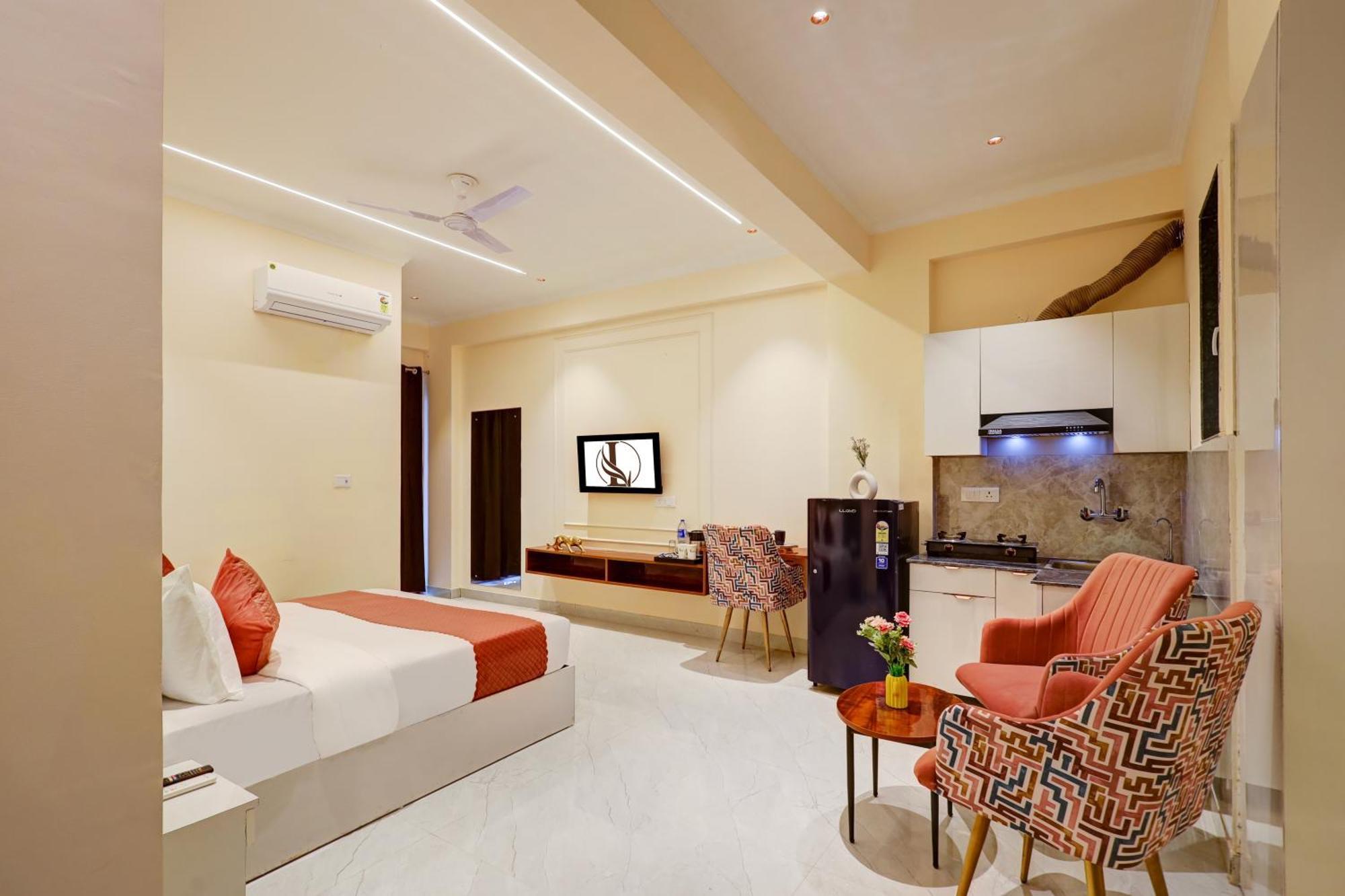 Limewood - Crystal Hotel Gurgaon