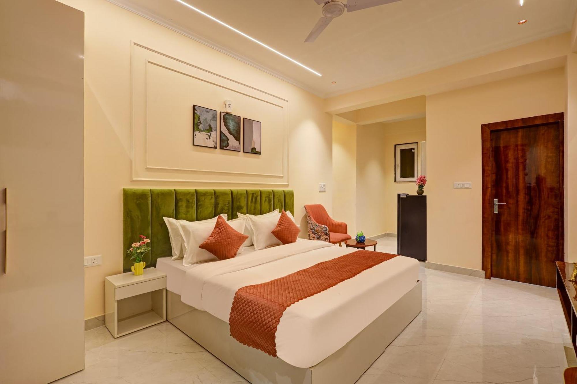 Hotel Limewood - Crystal Gurgaon