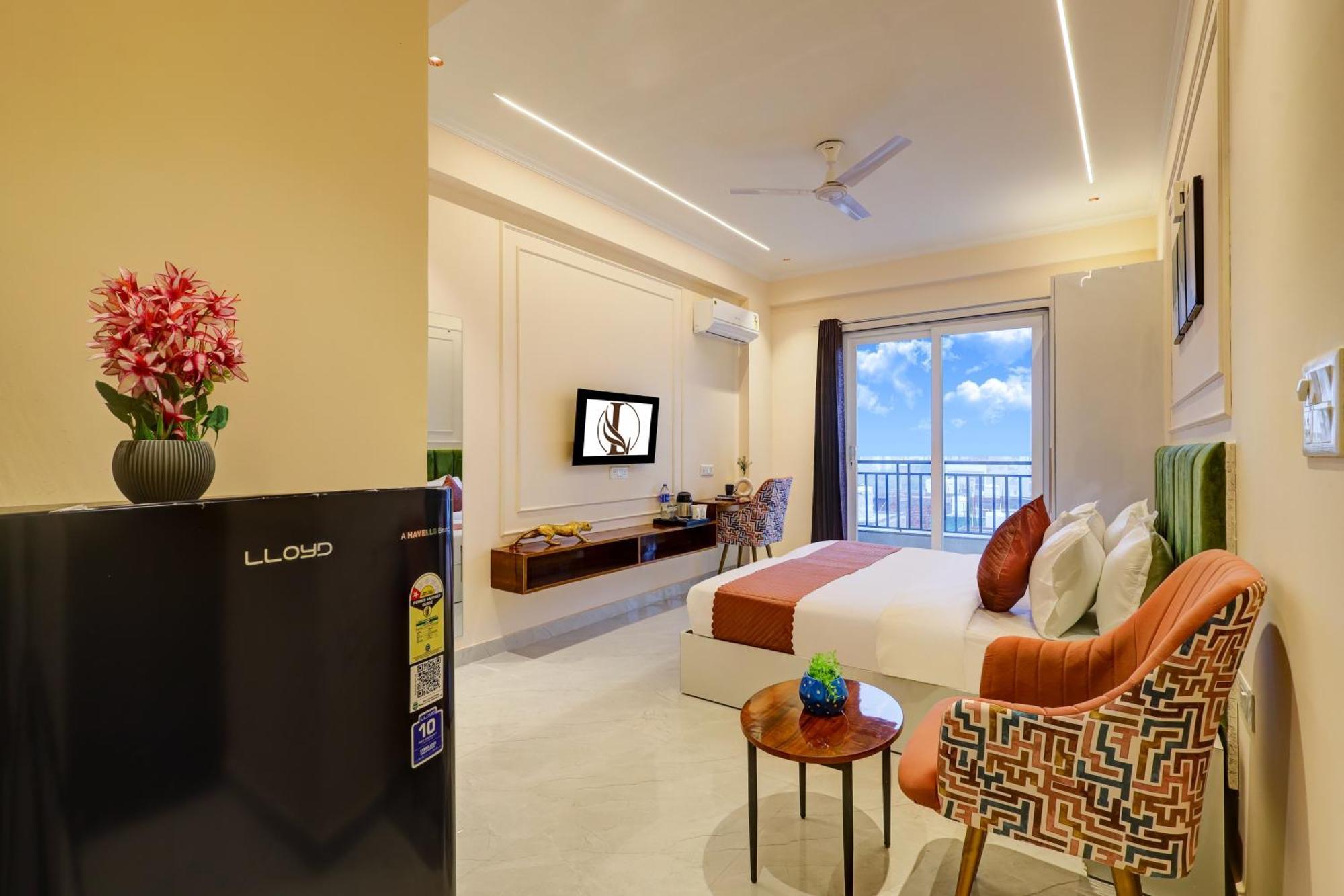 Hotel Limewood - Crystal Gurgaon