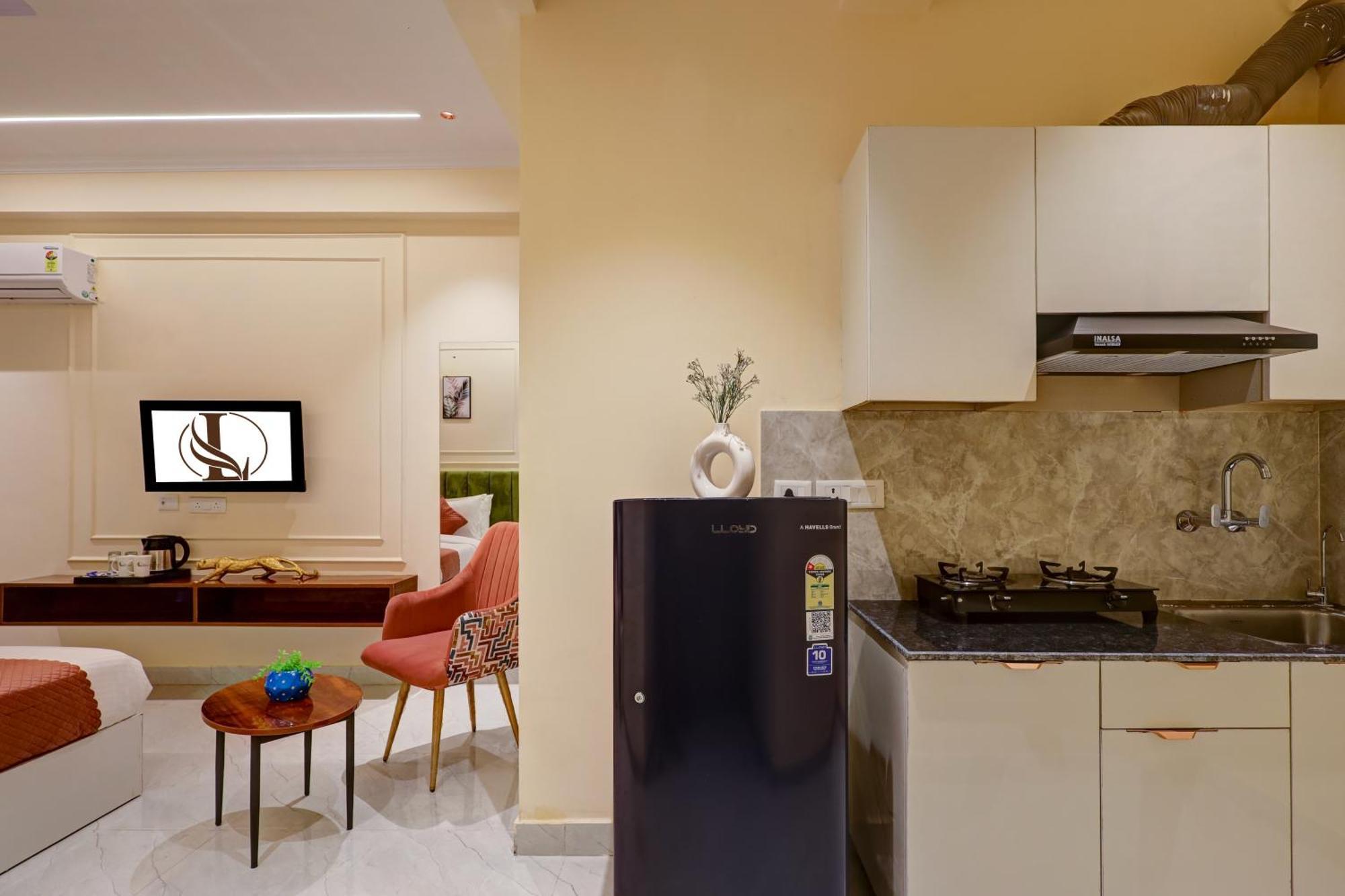 Limewood - Crystal Hotel Gurgaon