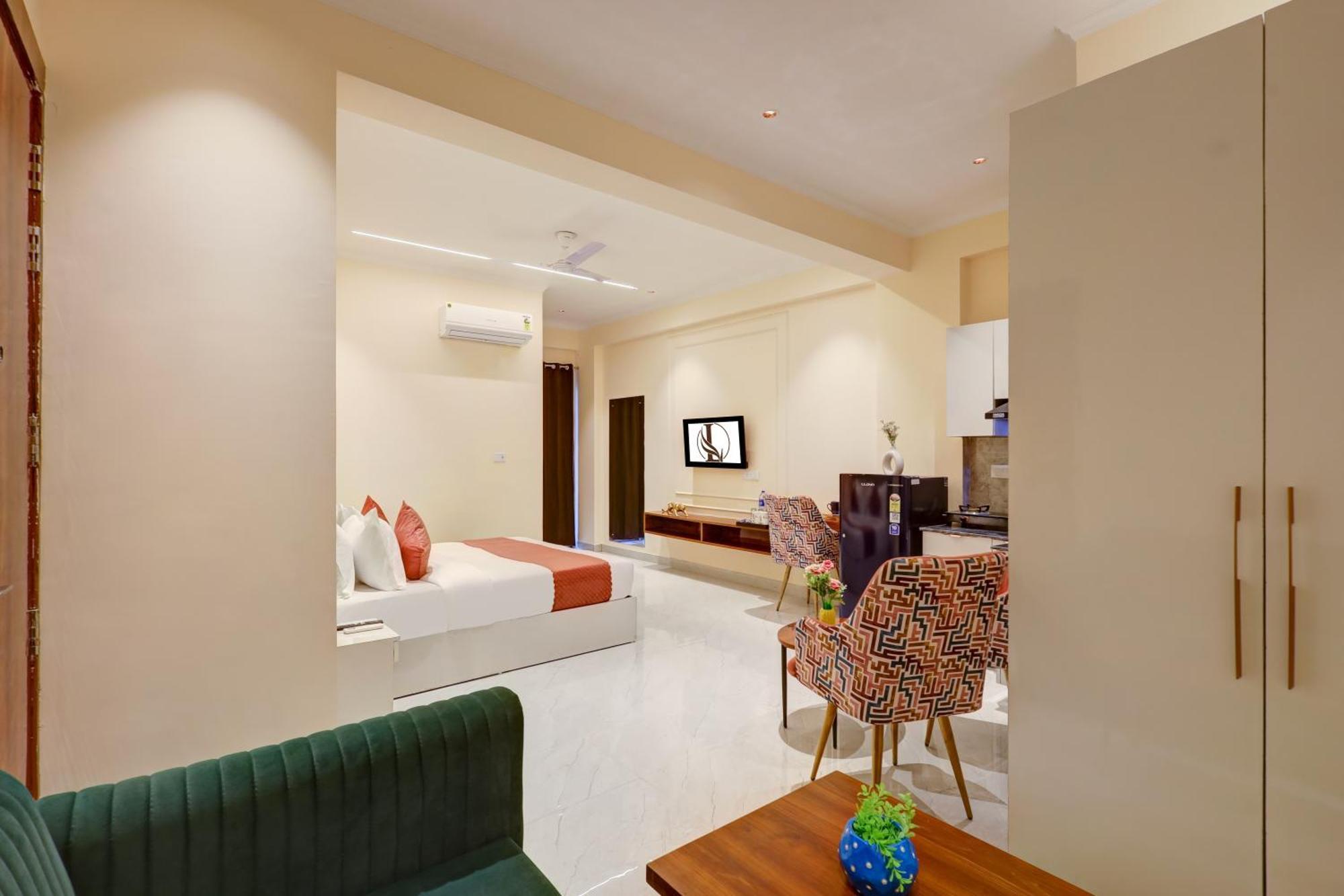 Limewood - Crystal Hotel Gurgaon