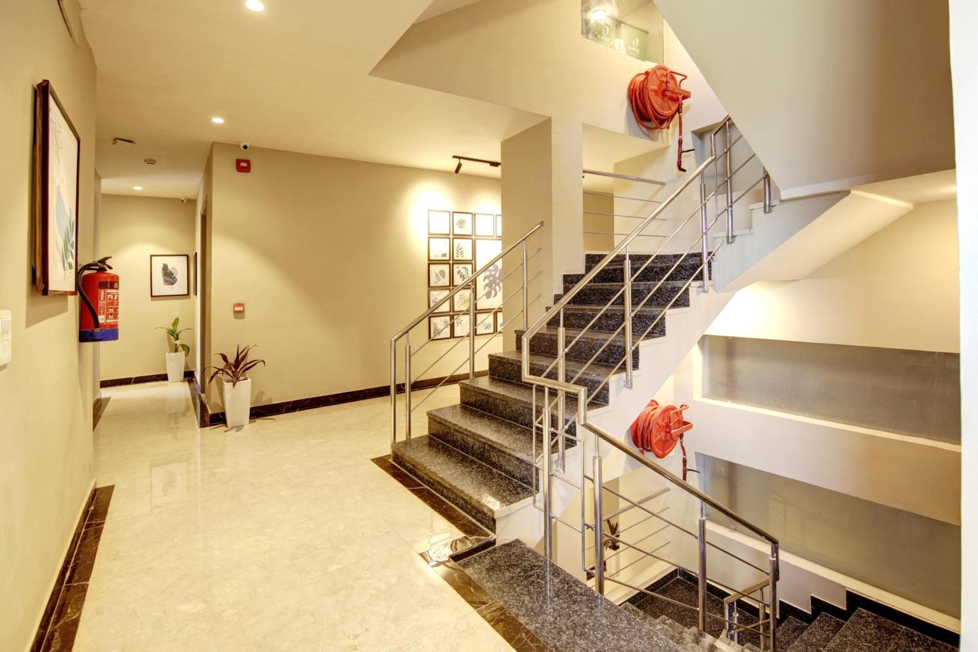 Saltstayz Select - Golf Course Road & Sector 27 Hotel