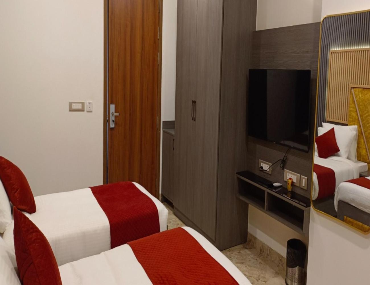 Hotel Haris Court- Cyber Hub