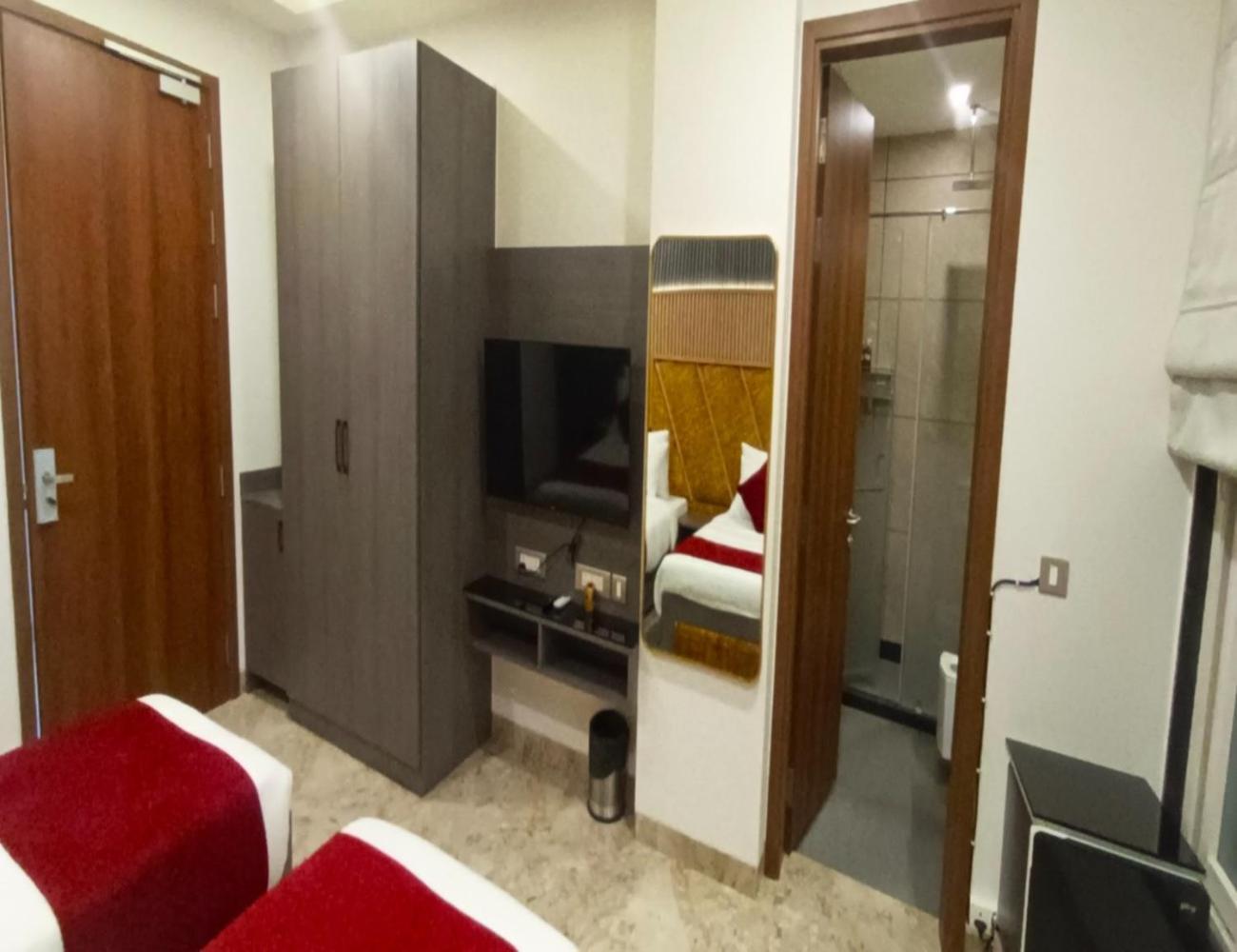Hotel Haris Court- Cyber Hub