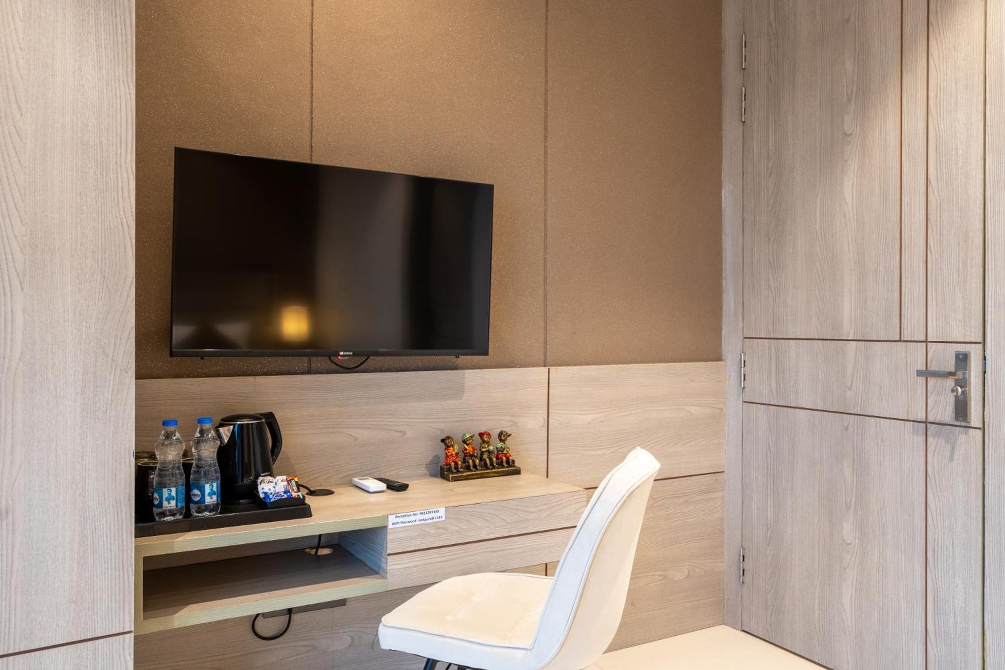 Hotel The Lodgers Luxury Near Golf Course Road Gurgaon