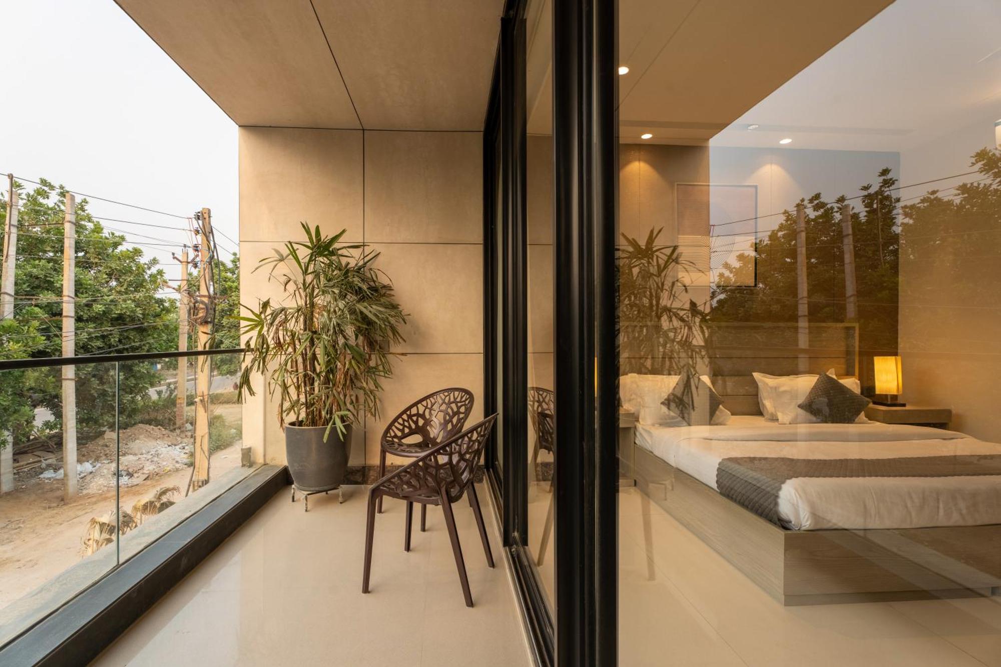 The Lodgers Luxury Near Golf Course Road 4* Gurgaon