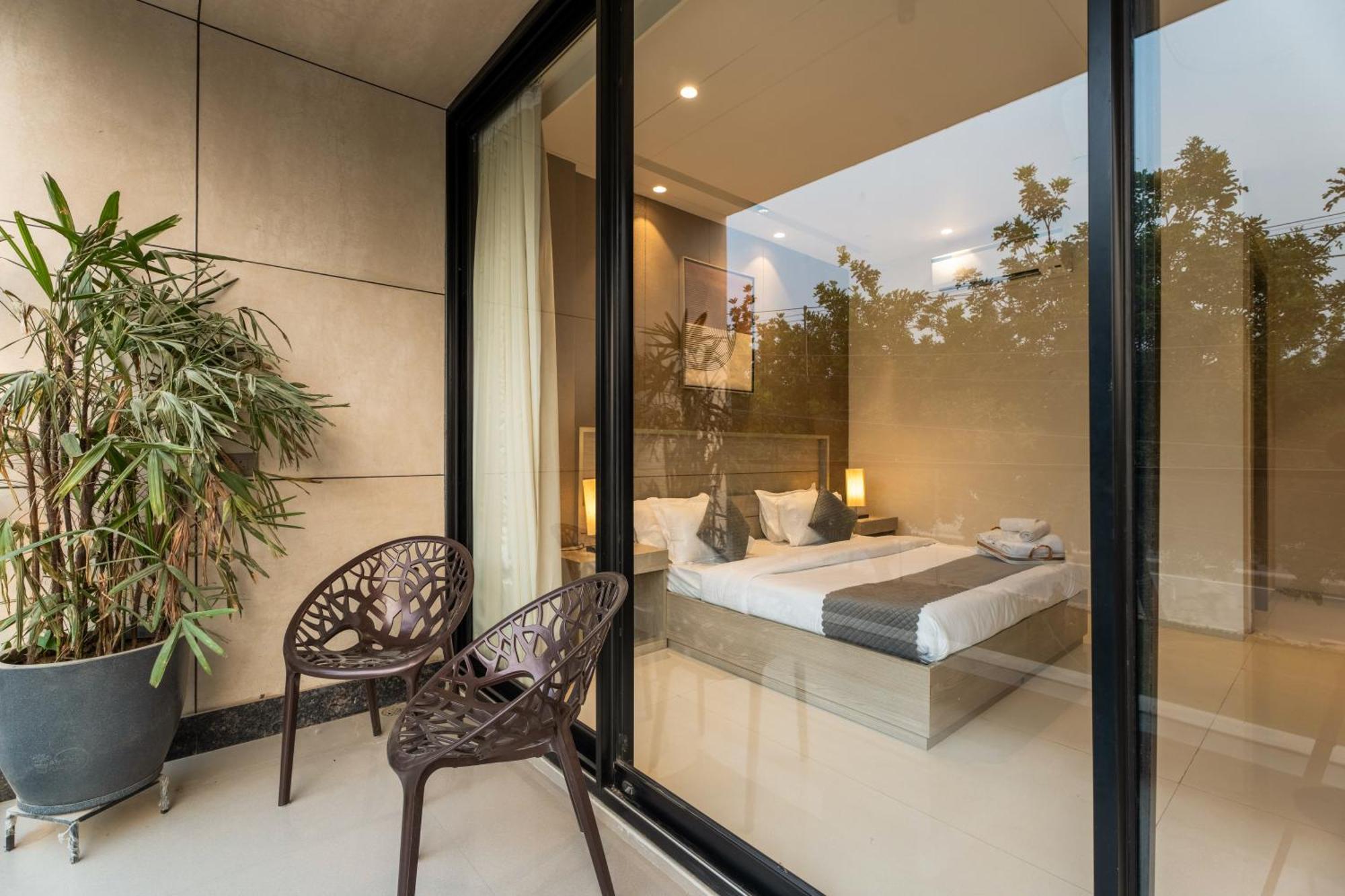 Hotel The Lodgers Luxury Near Golf Course Road
