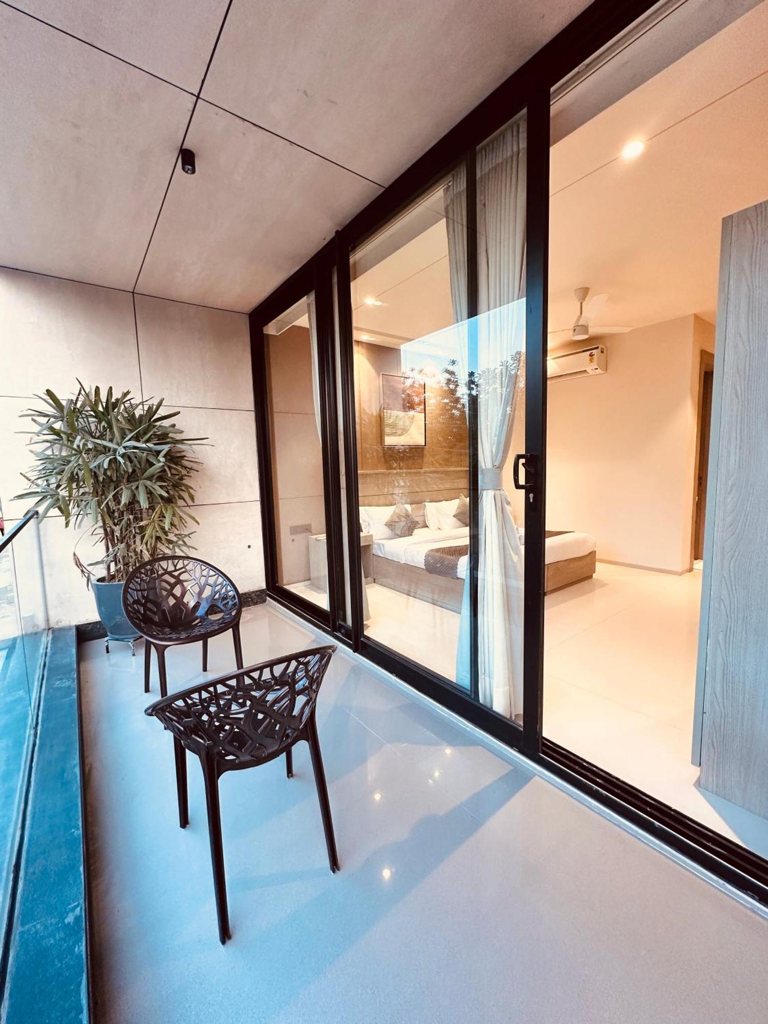 The Lodgers Luxury Near Golf Course Road Hotel Gurgaon