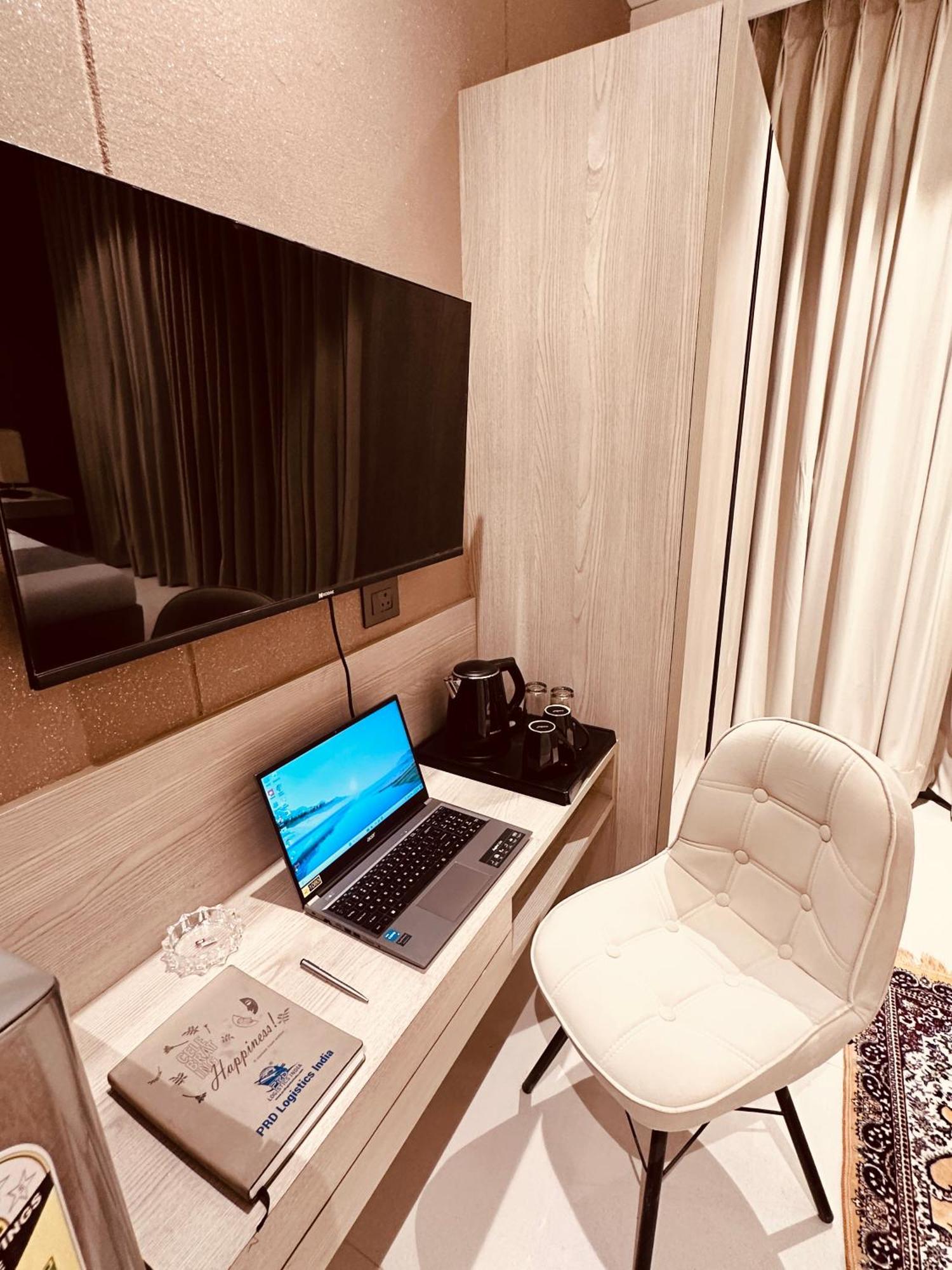 Hotel The Lodgers Luxury Near Golf Course Road