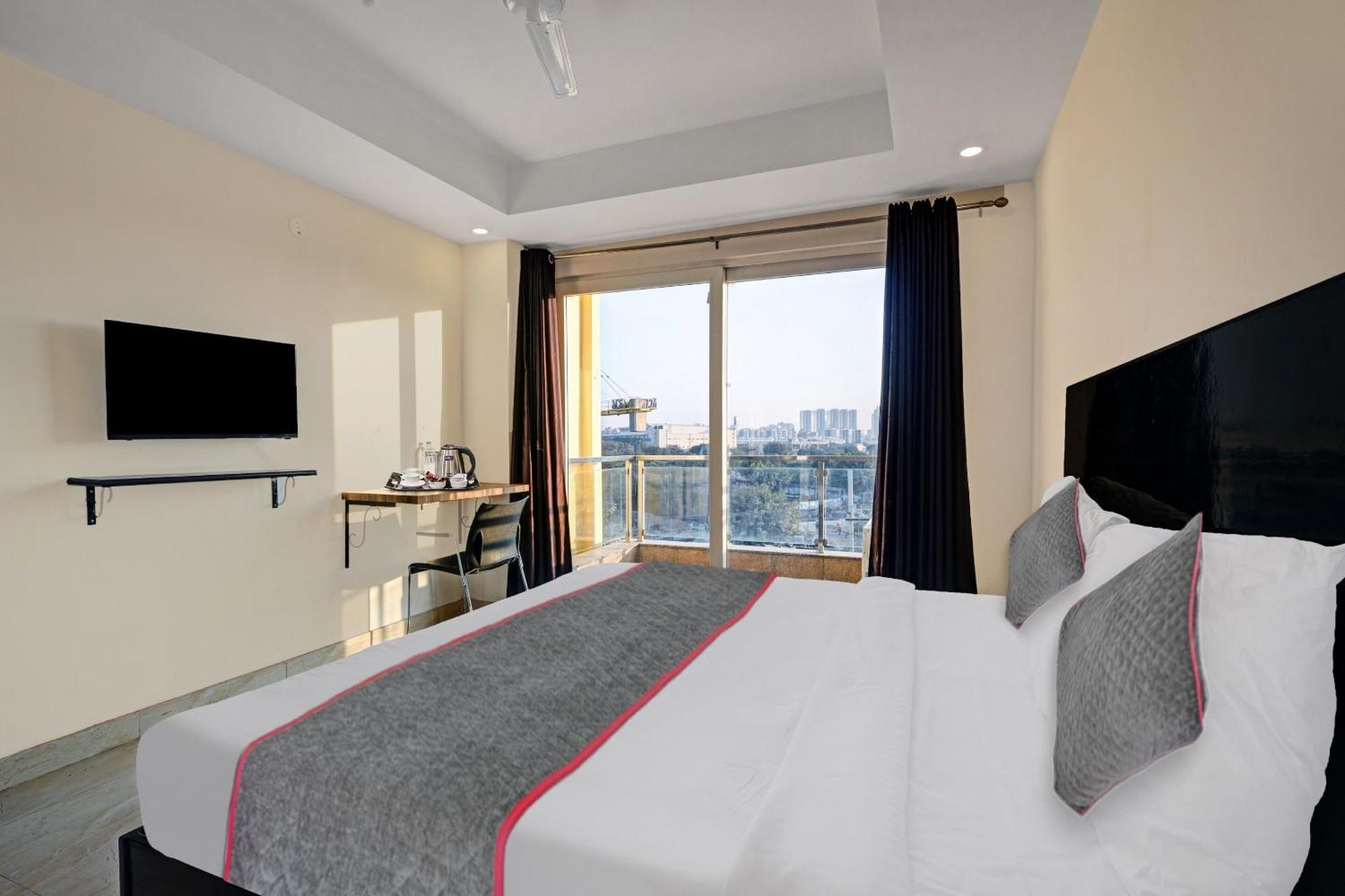 Super Townhouse Tipsyy Near Bestech Square Mall 4*