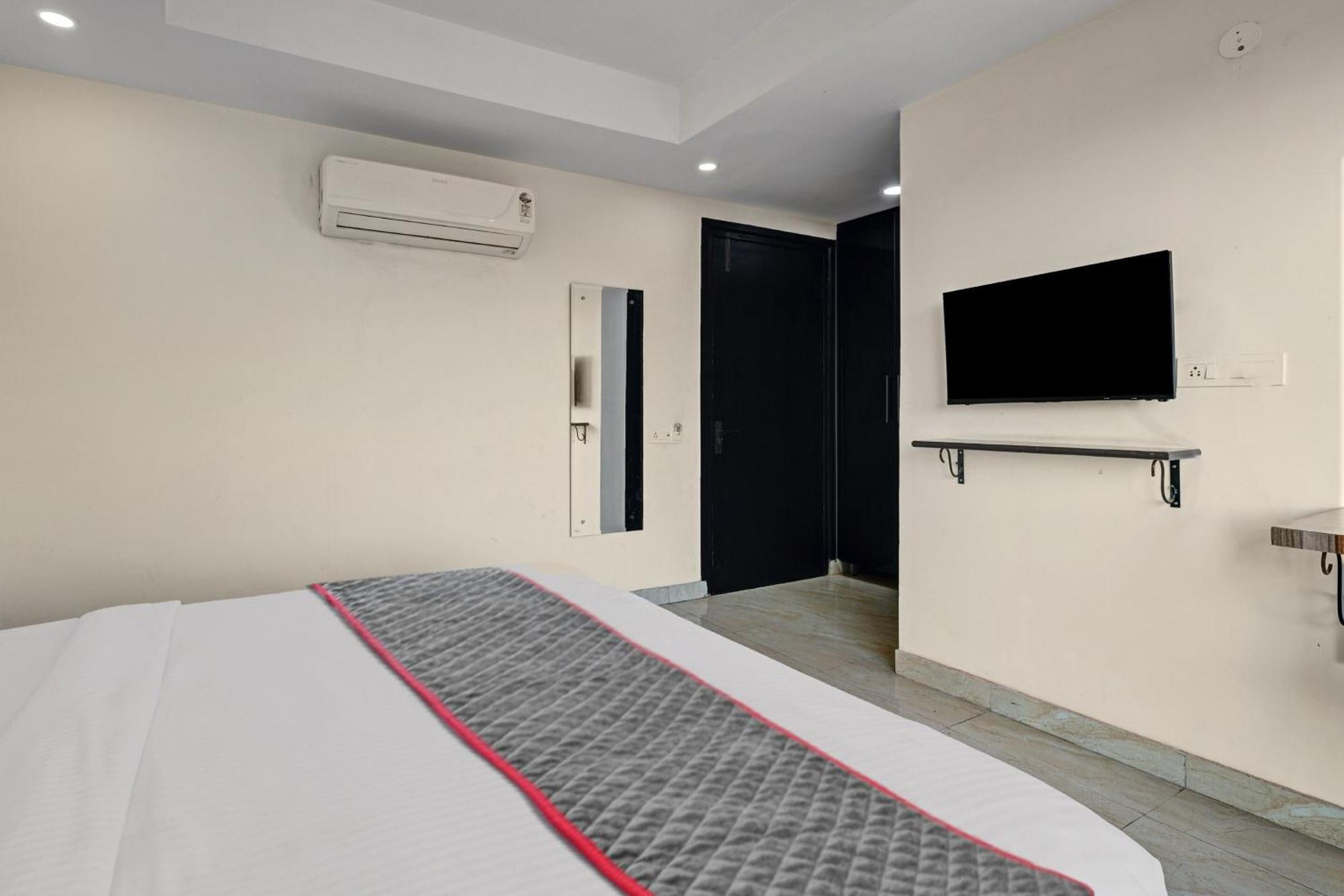 Super Townhouse Tipsyy Near Bestech Square Mall Hotel Gurgaon