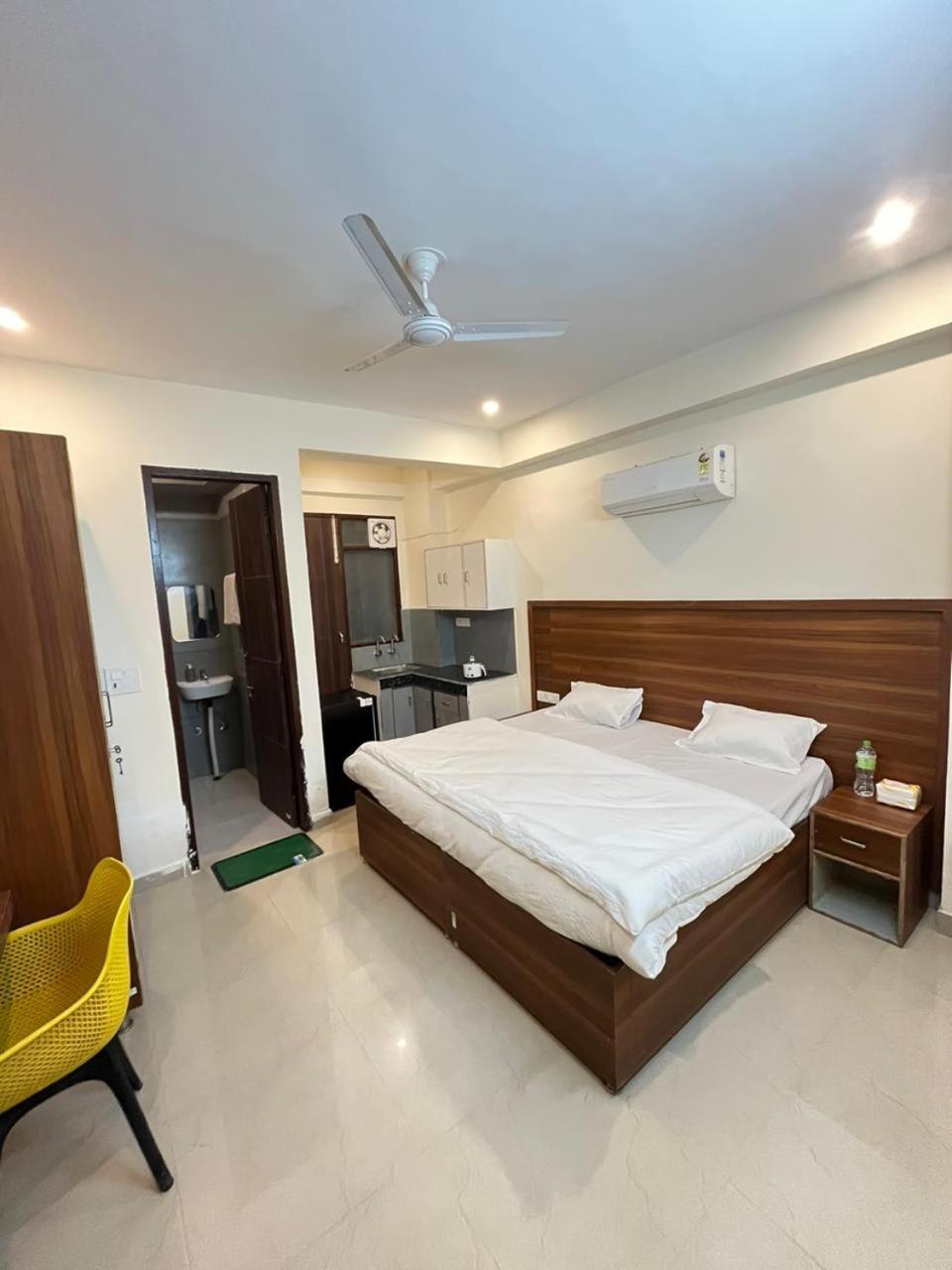 Apna Homes & I Gurugram I Sector-71 Hotel 4*