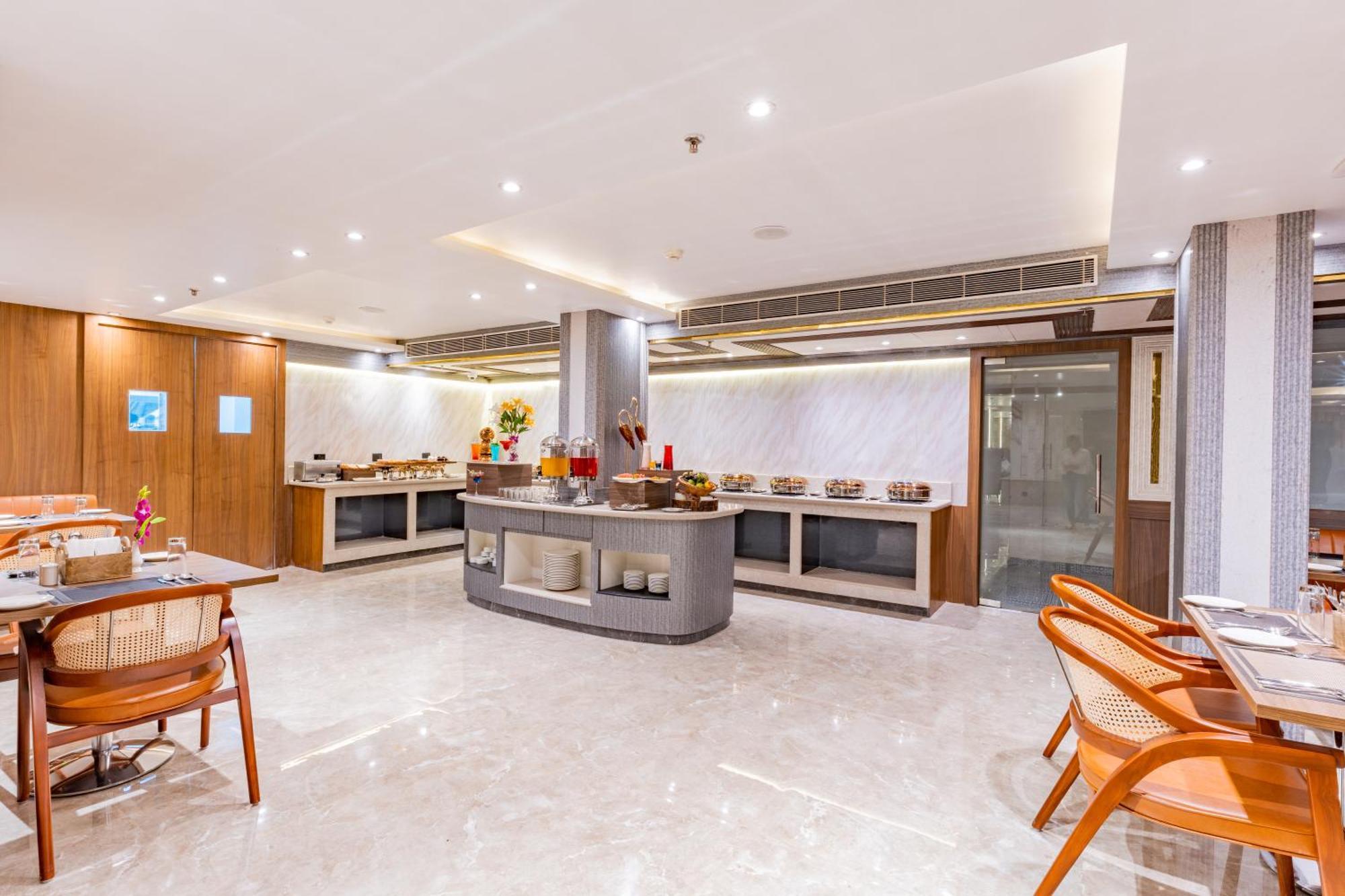 Hotel Regenta Gurugram Sec-47 Center 3*