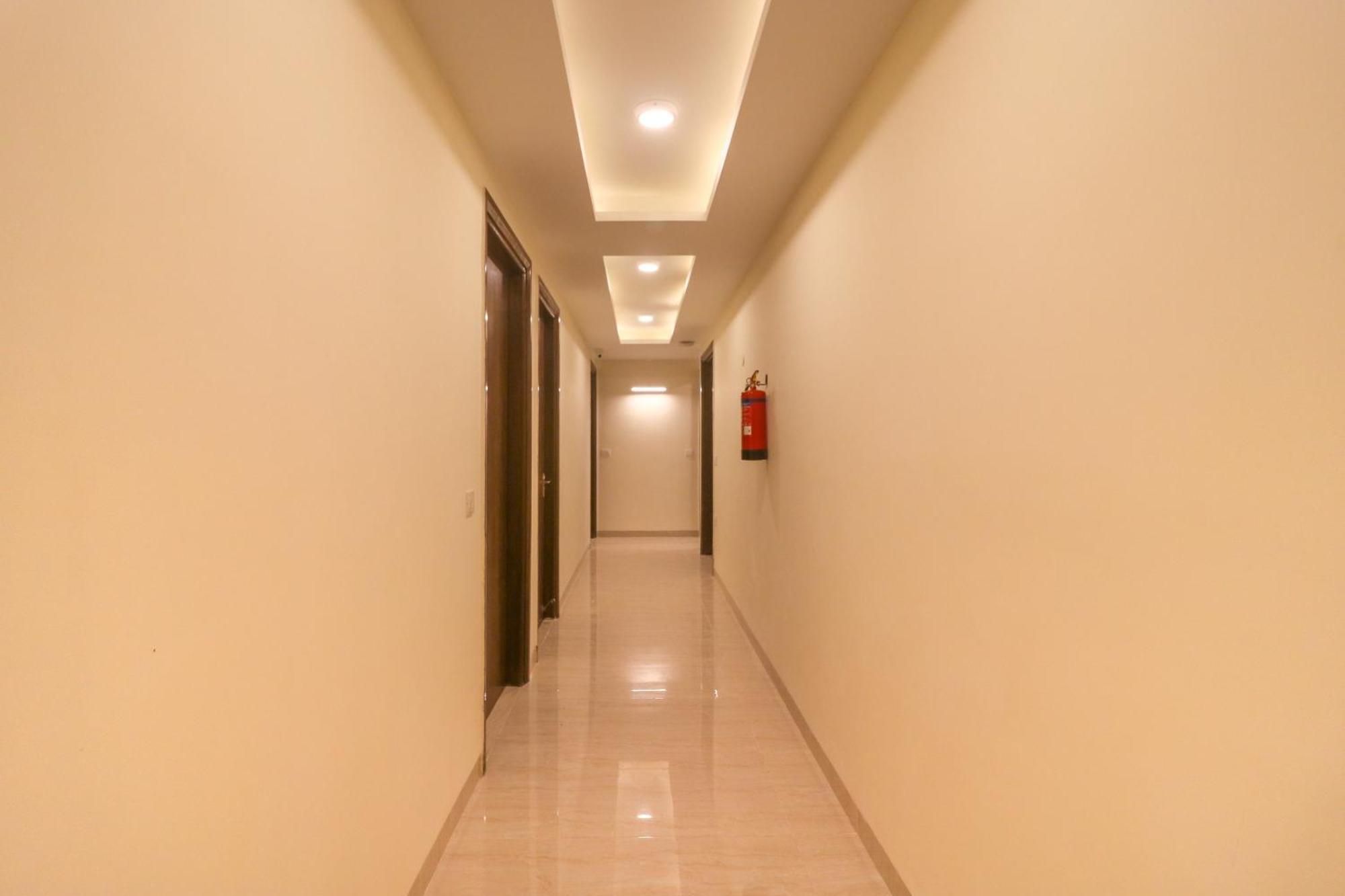 Super O Comfort Residency Near Artemis Hospital Hotel 4*