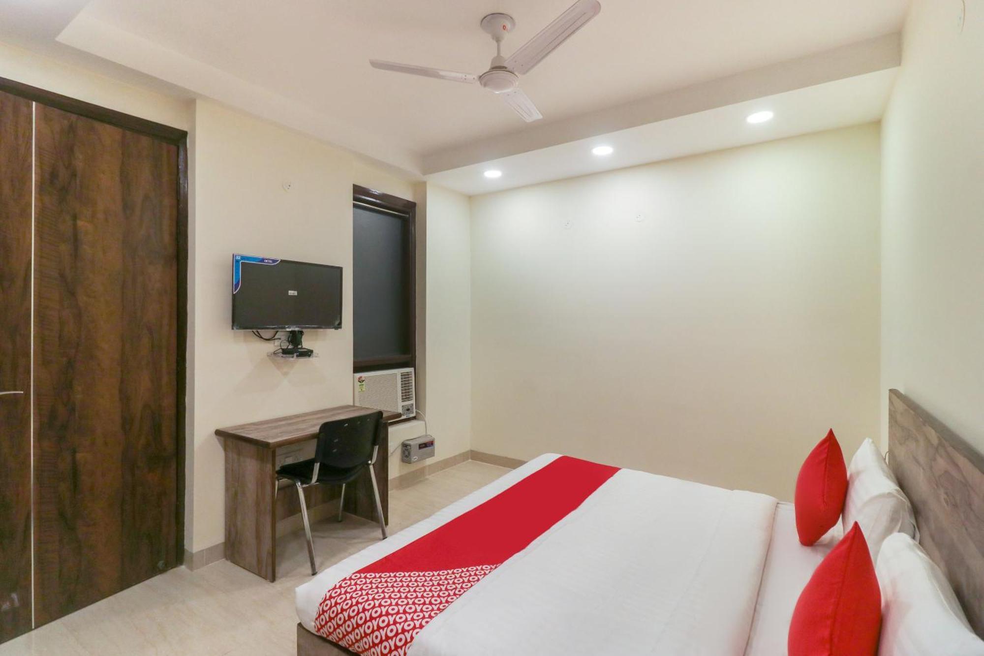 Super O Comfort Residency Near Artemis Hospital 4* Gurgaon