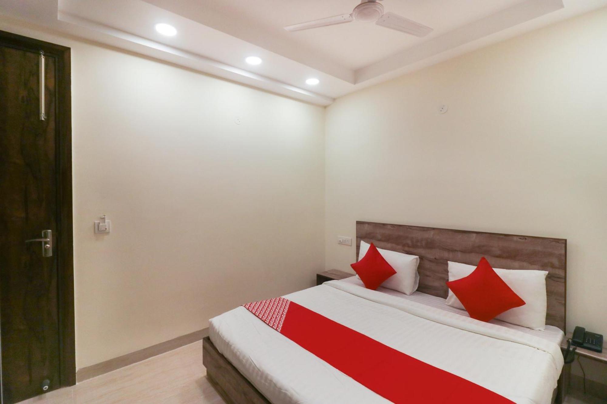 Super O Comfort Residency Near Artemis Hospital Hotel