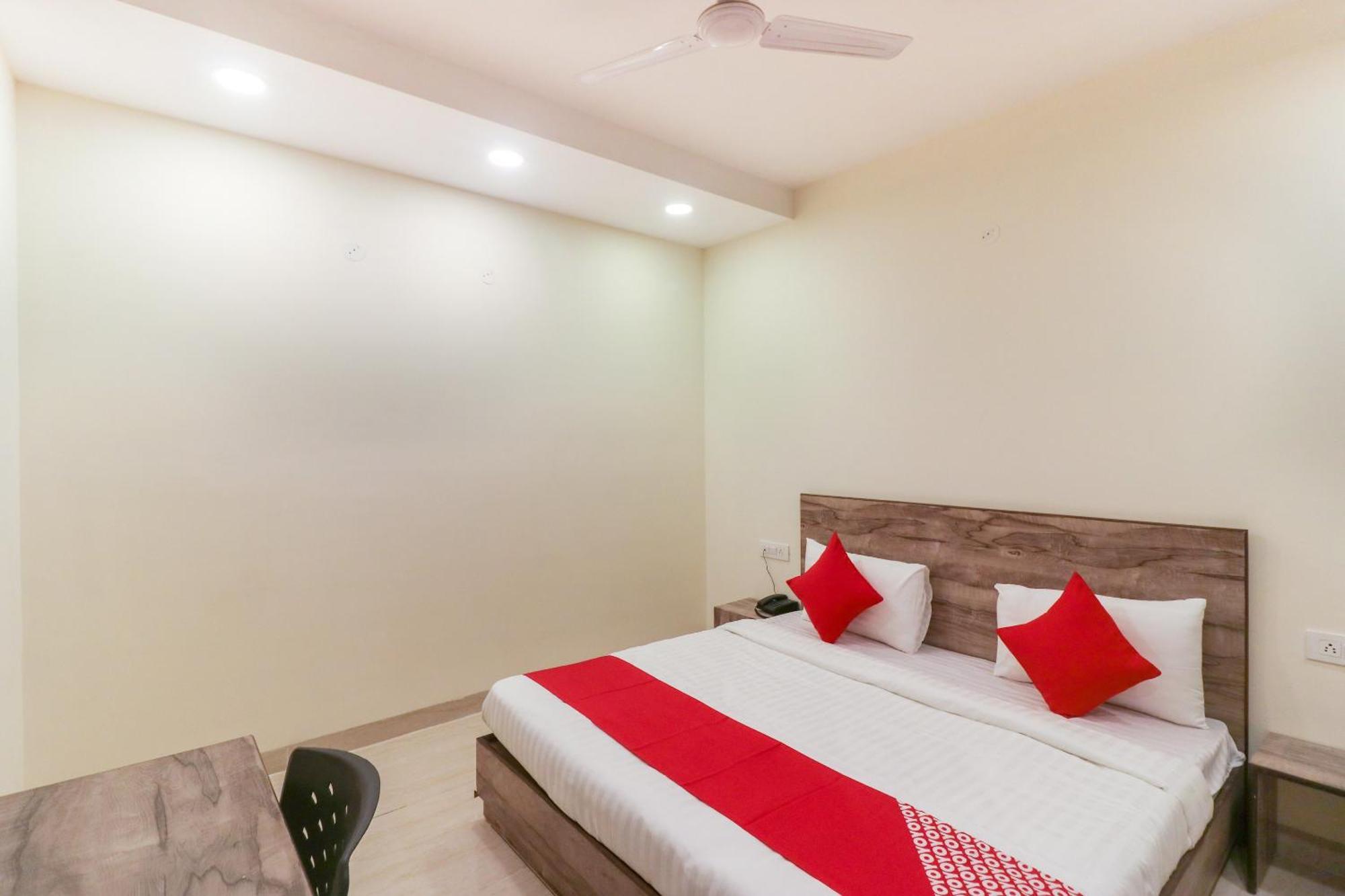 Hotel Super O Comfort Residency Near Artemis Hospital 4*