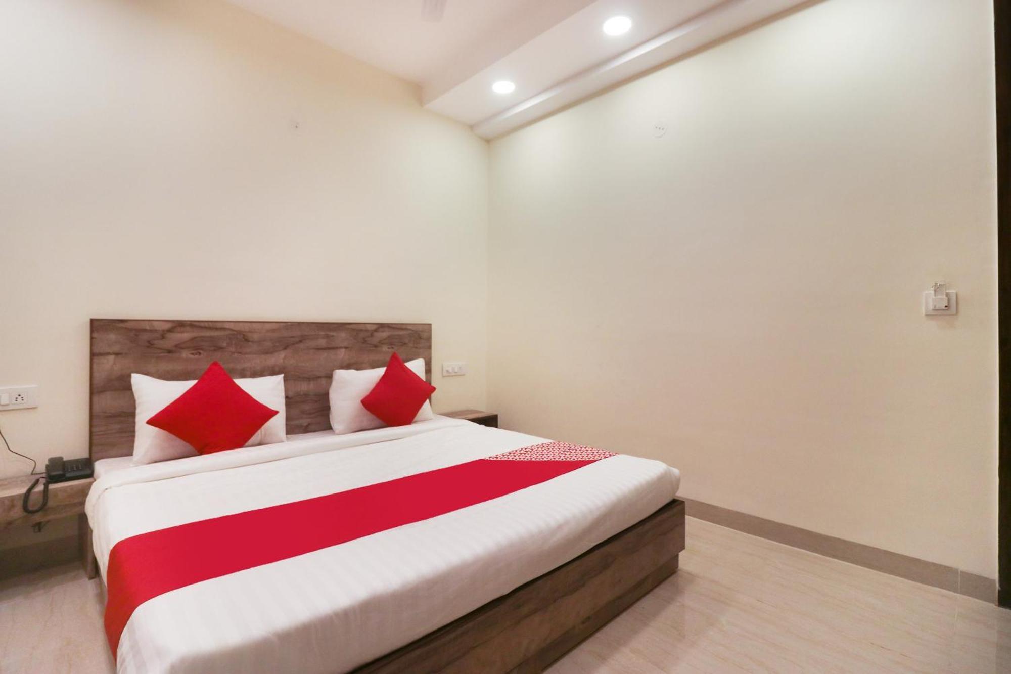 Super O Comfort Residency Near Artemis Hospital 4* Gurgaon