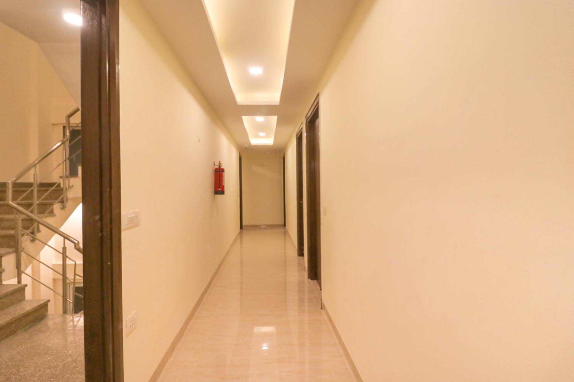 Hotel Super O Comfort Residency Near Artemis Hospital