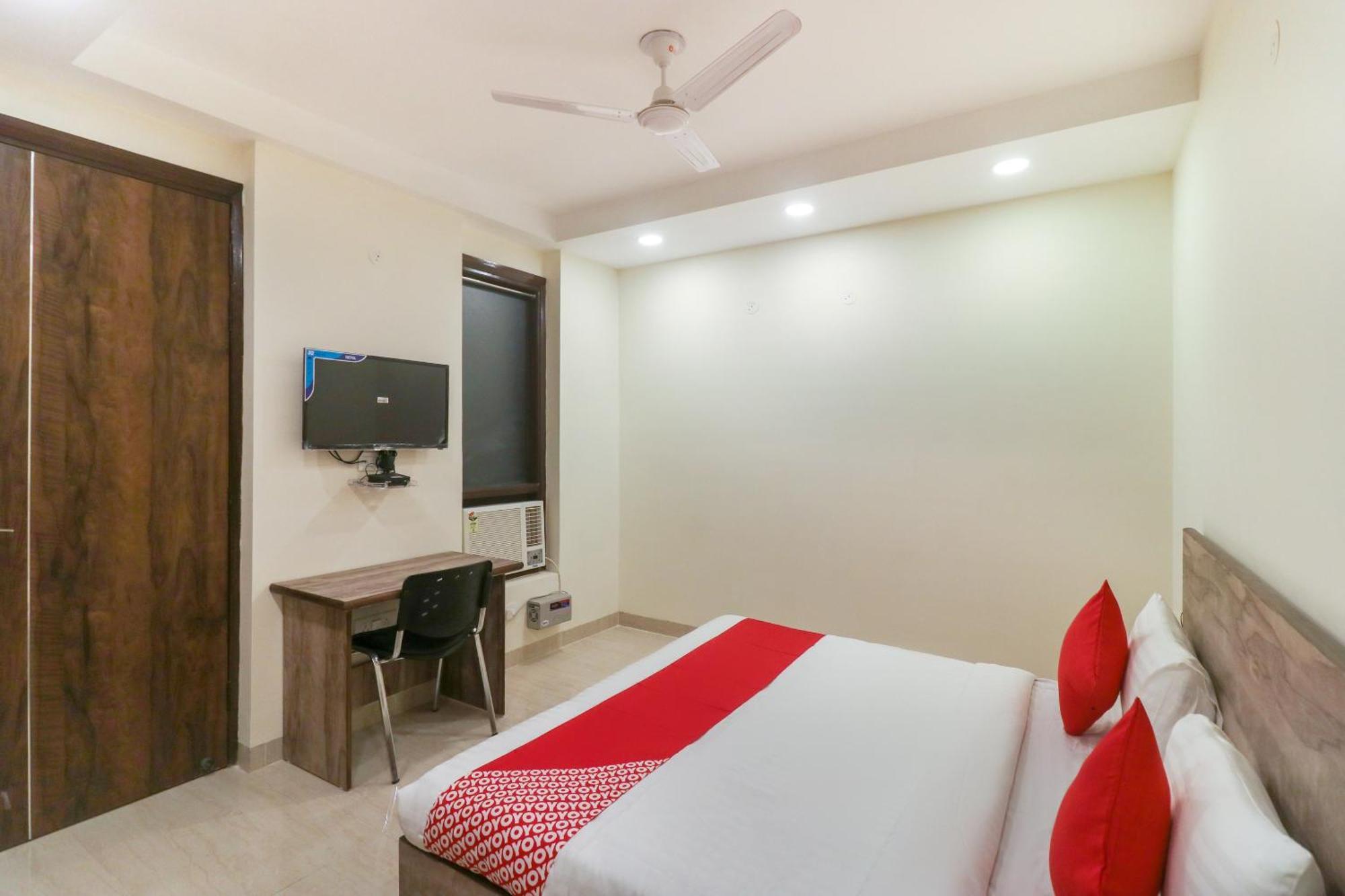 Super O Comfort Residency Near Artemis Hospital