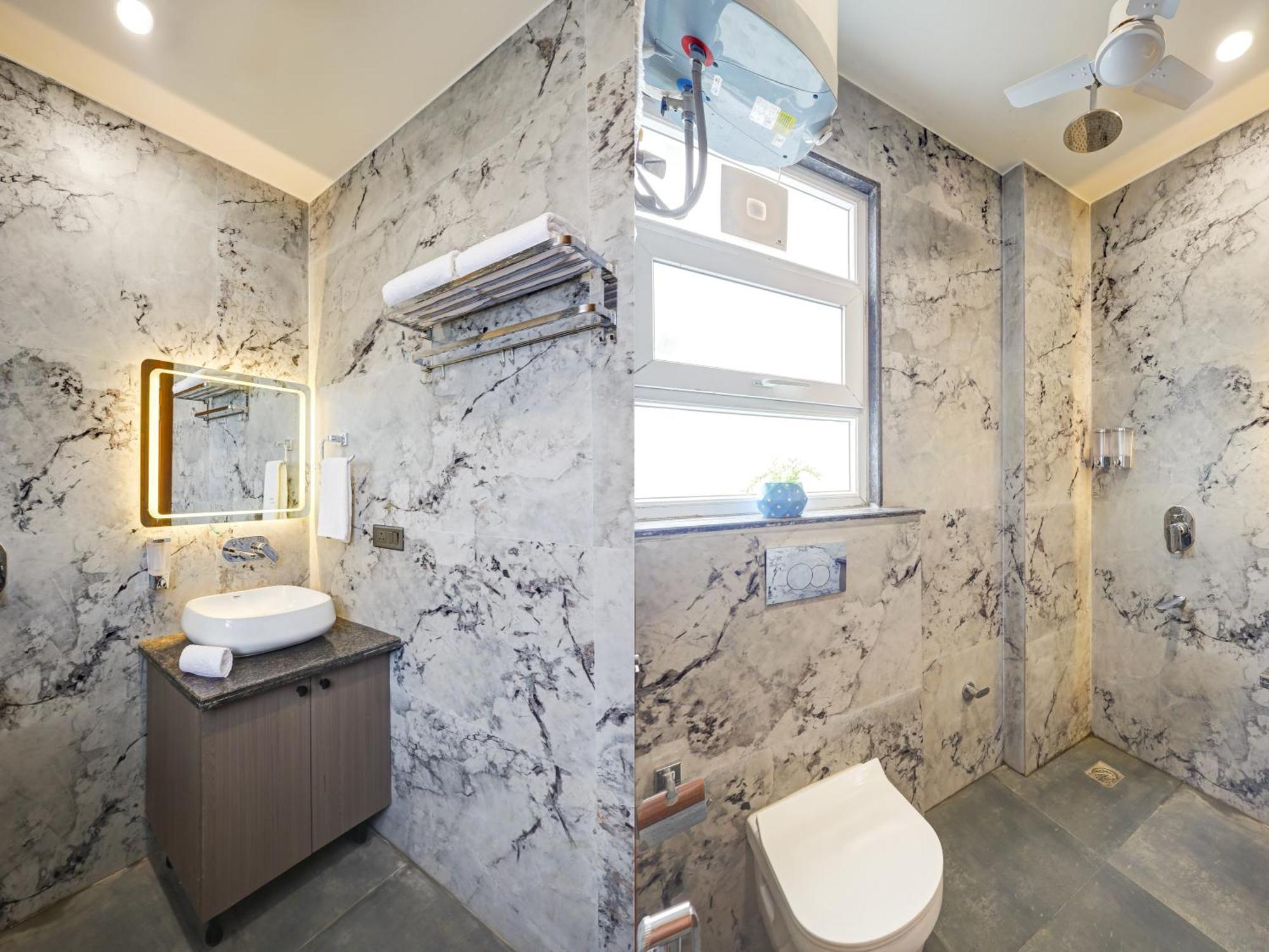 Limewood Near 32nd Avenue 3*