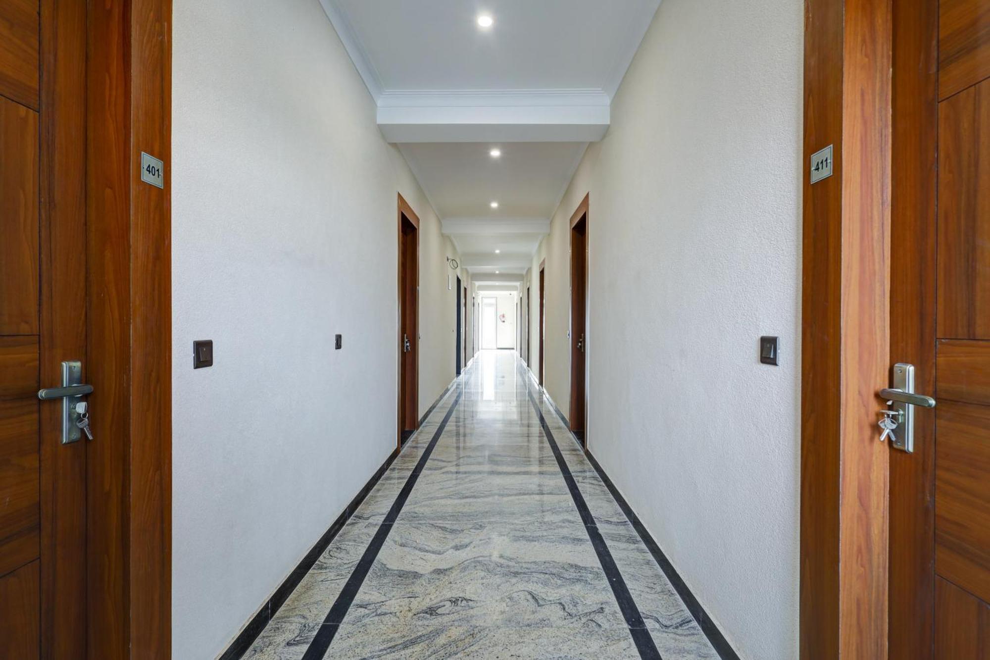 Limewood Near 32nd Avenue Hotel