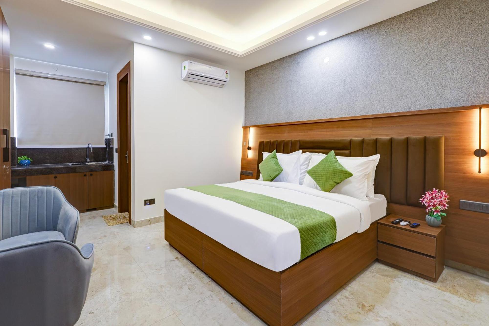 Limewood Near 32nd Avenue Hotel Gurgaon