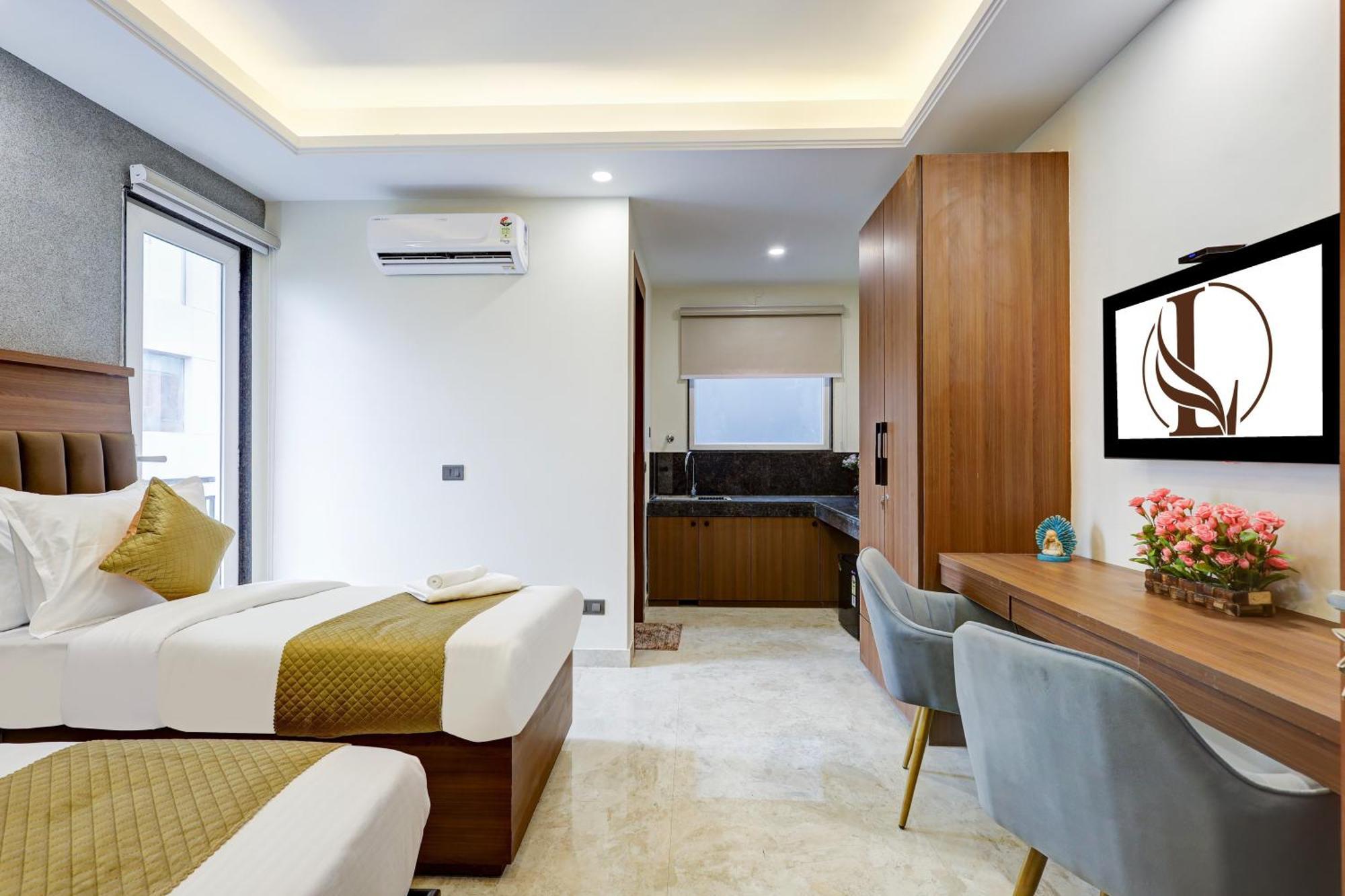Hotel Limewood Near 32nd Avenue Gurgaon