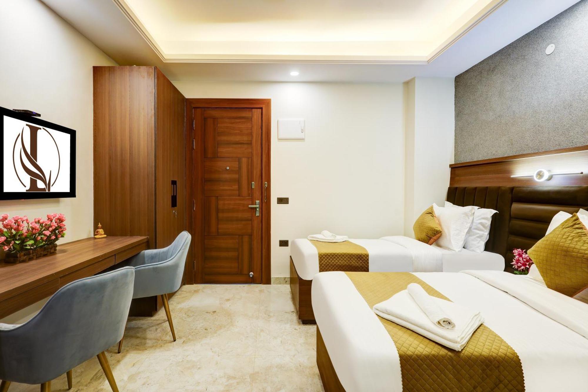 Limewood Near 32nd Avenue Hotel Gurgaon