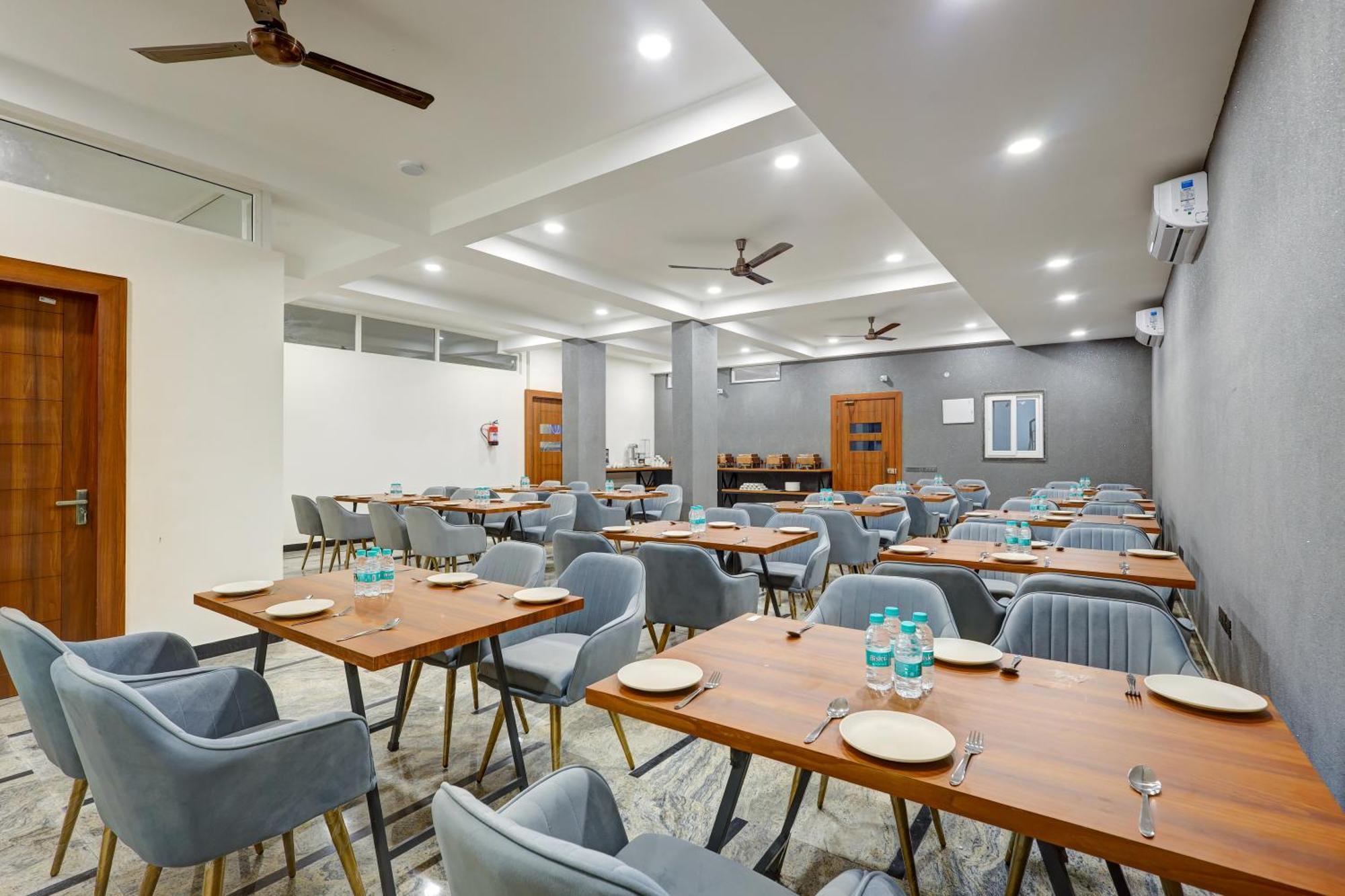 Hotel Limewood Near 32nd Avenue
