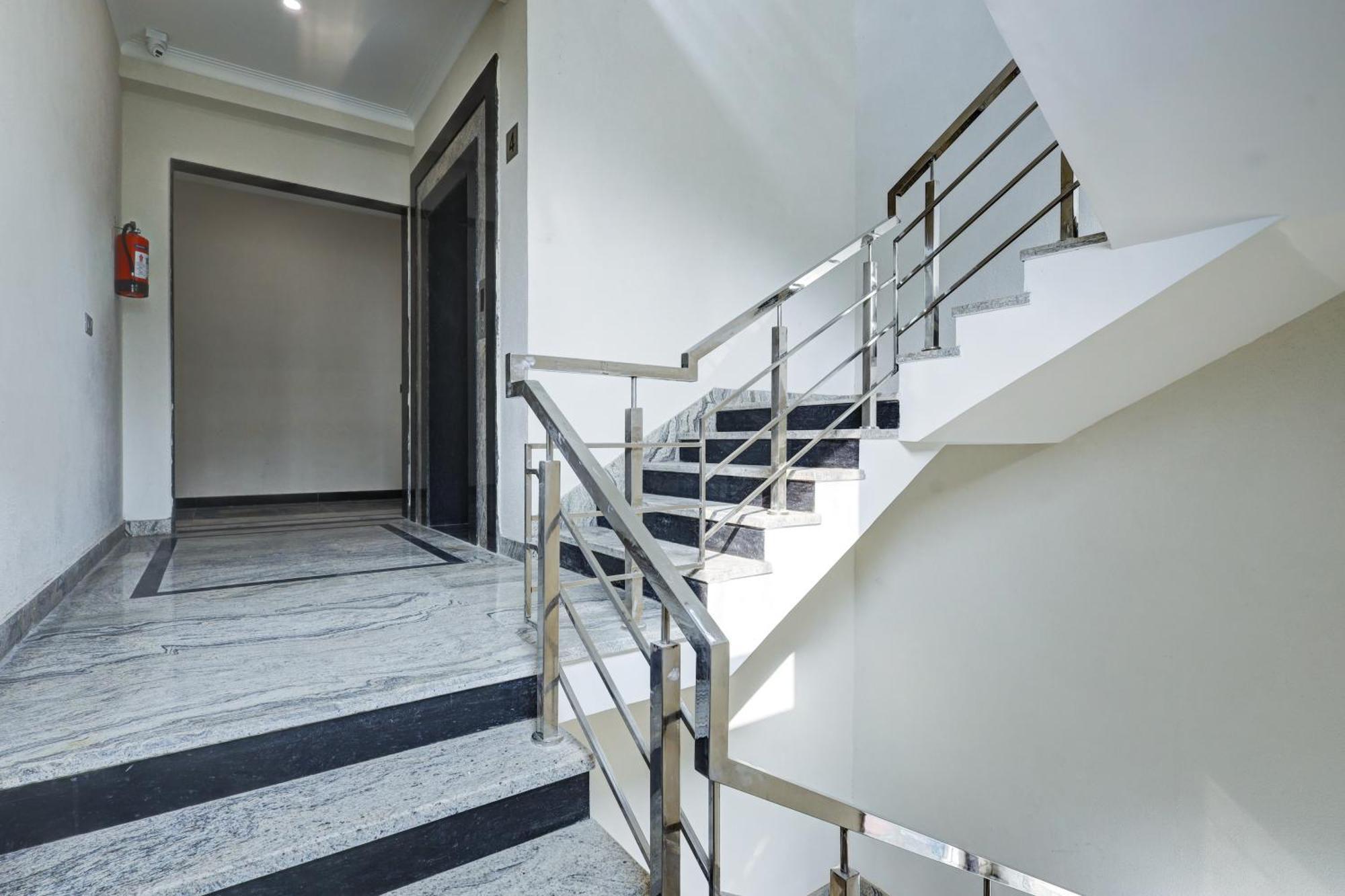 Limewood Near 32nd Avenue Hotel 3*