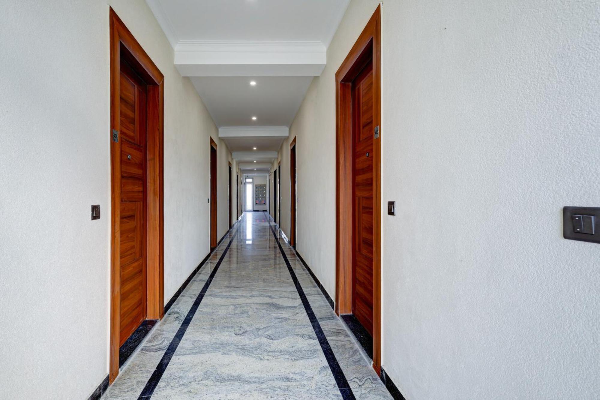 Limewood Near 32nd Avenue 3* Gurgaon