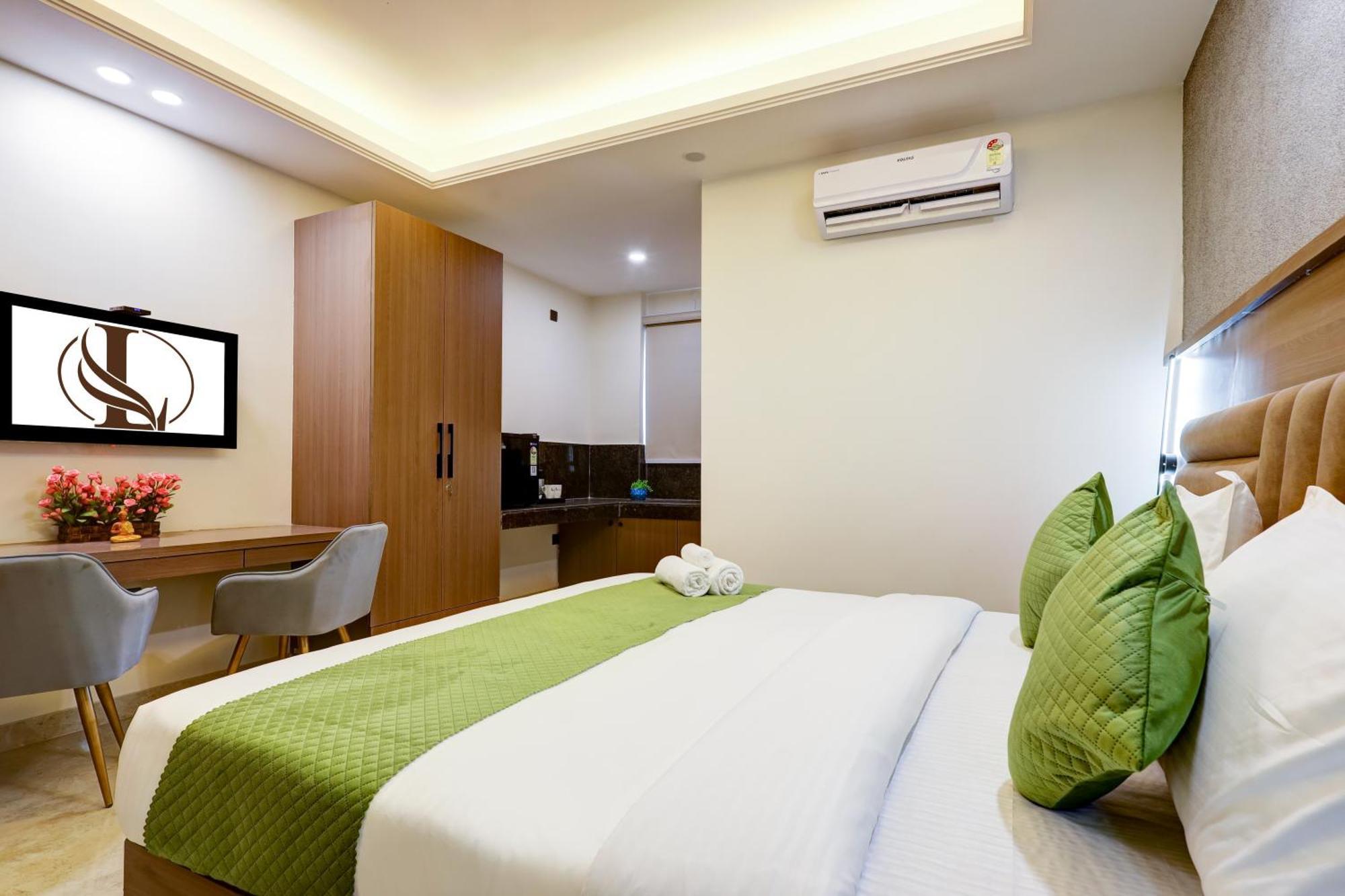 Limewood Near 32nd Avenue Hotel Gurgaon