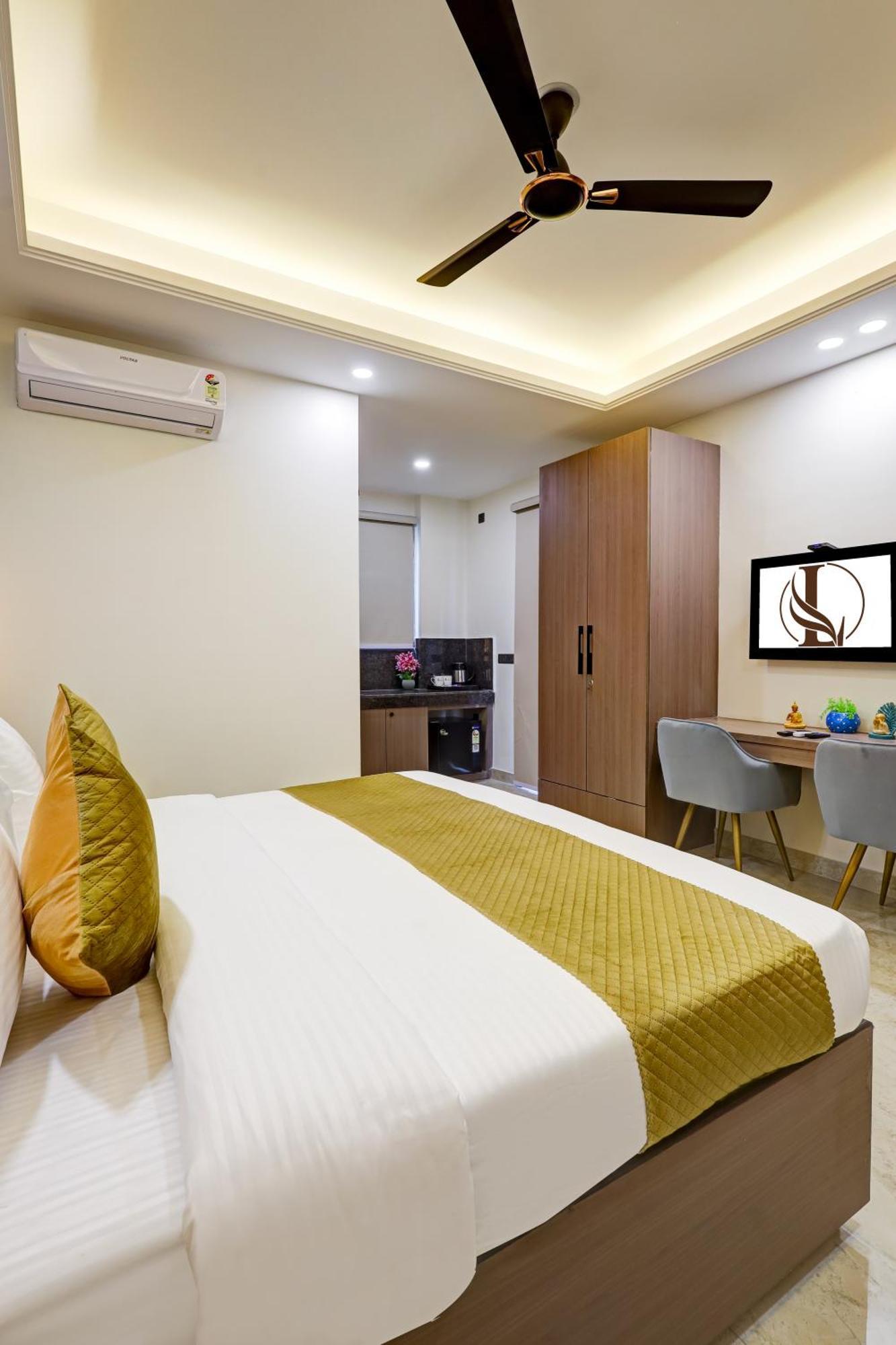 Limewood Near 32nd Avenue Hotel Gurgaon