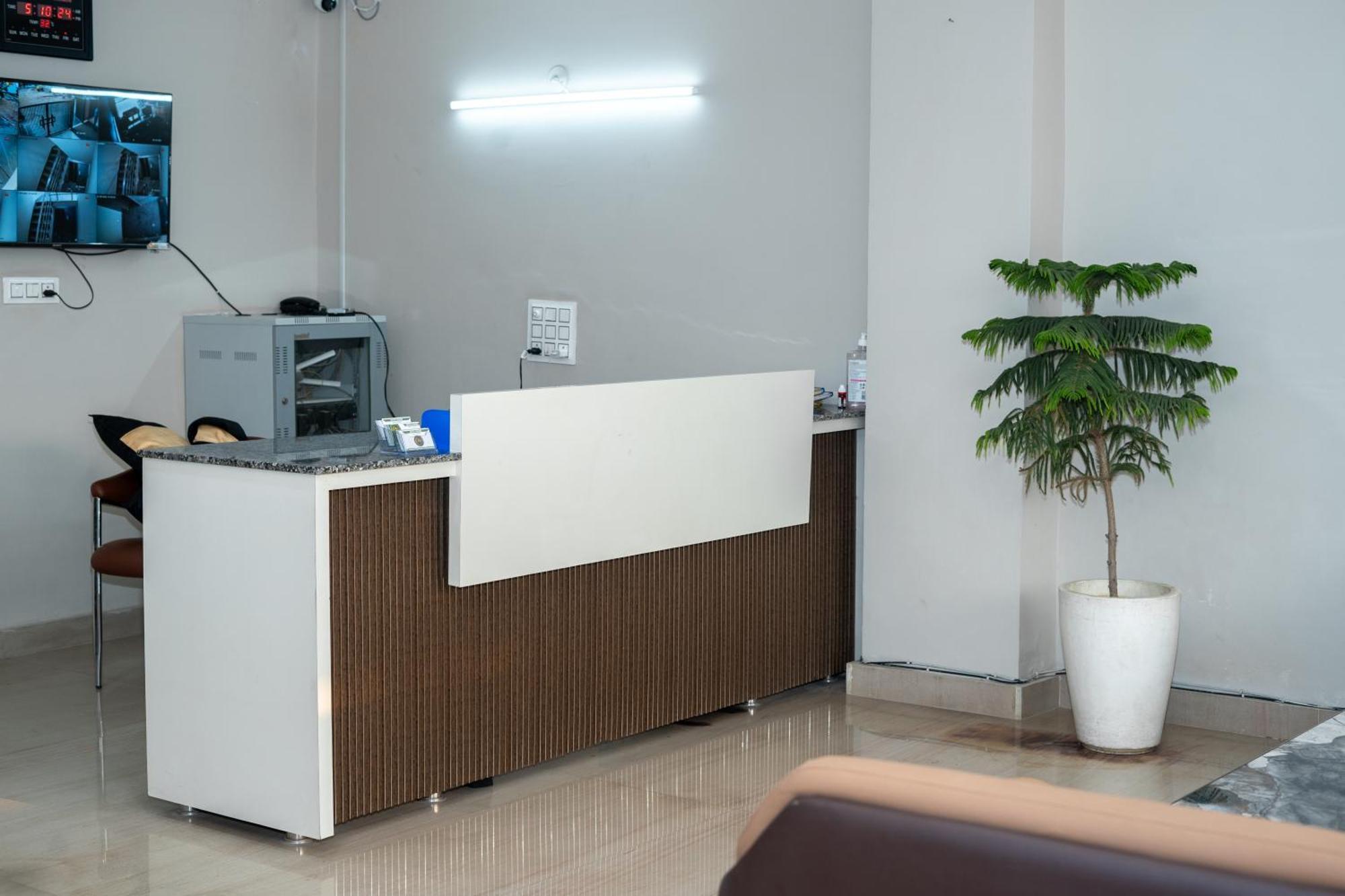 Aster Homes I 2bhk I Sec-39 I Near Medanta Bed & Breakfast *
