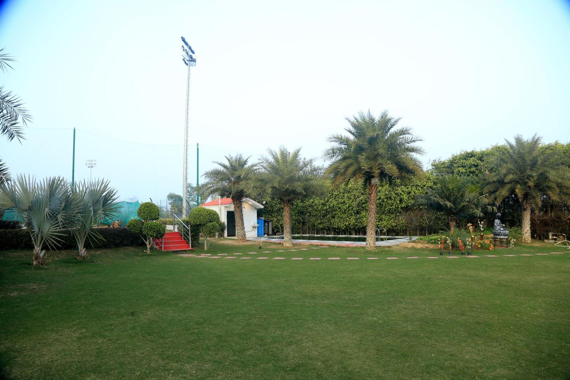 Villa Royal Lawns *