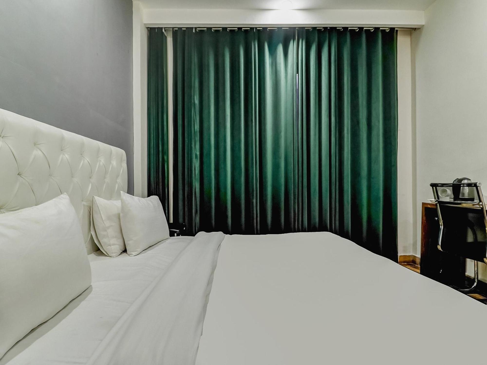 Townhouse Skylight Near Medanta Hospital 3*