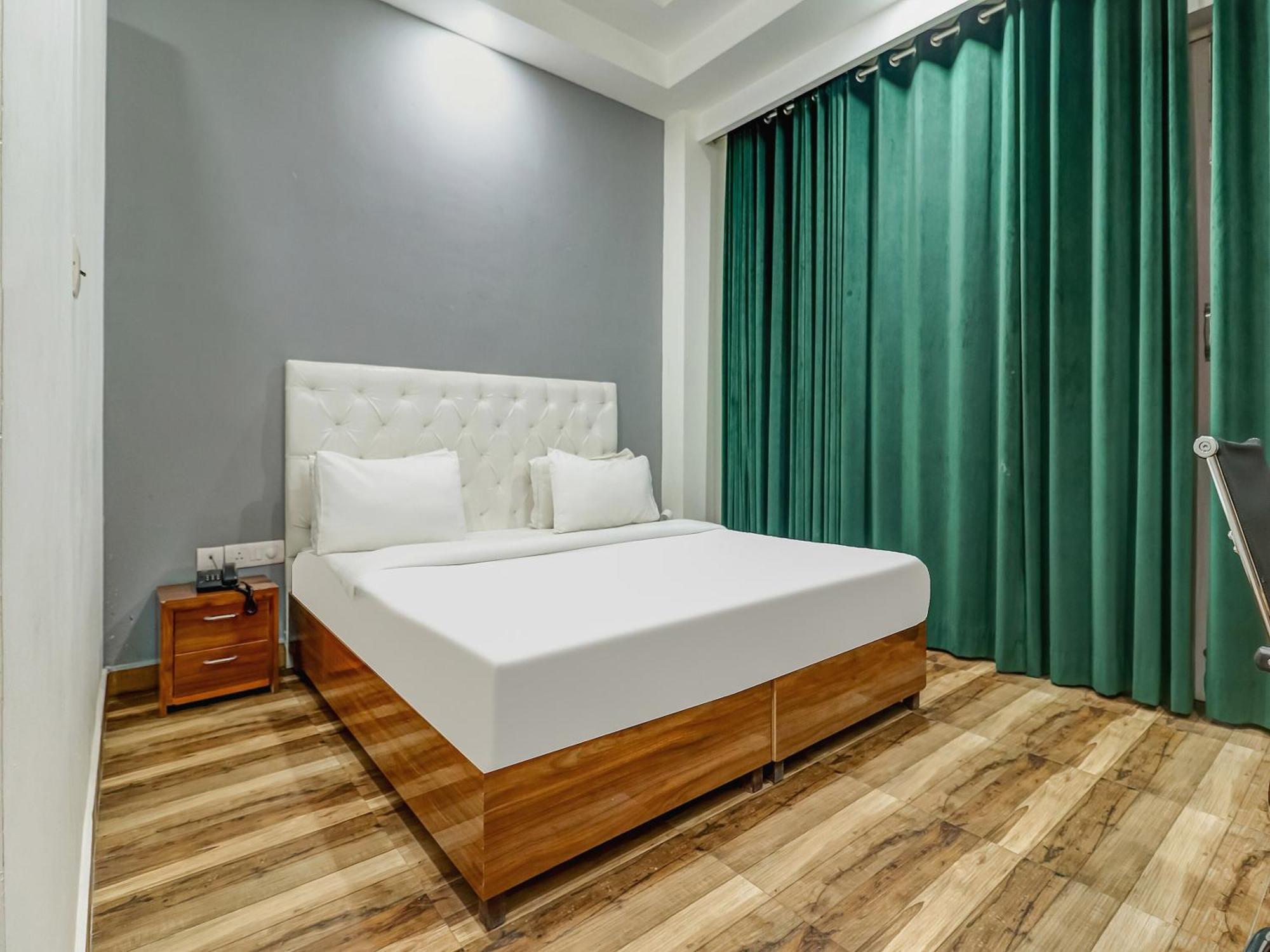 Townhouse Skylight Near Medanta Hospital Hotel Gurgaon