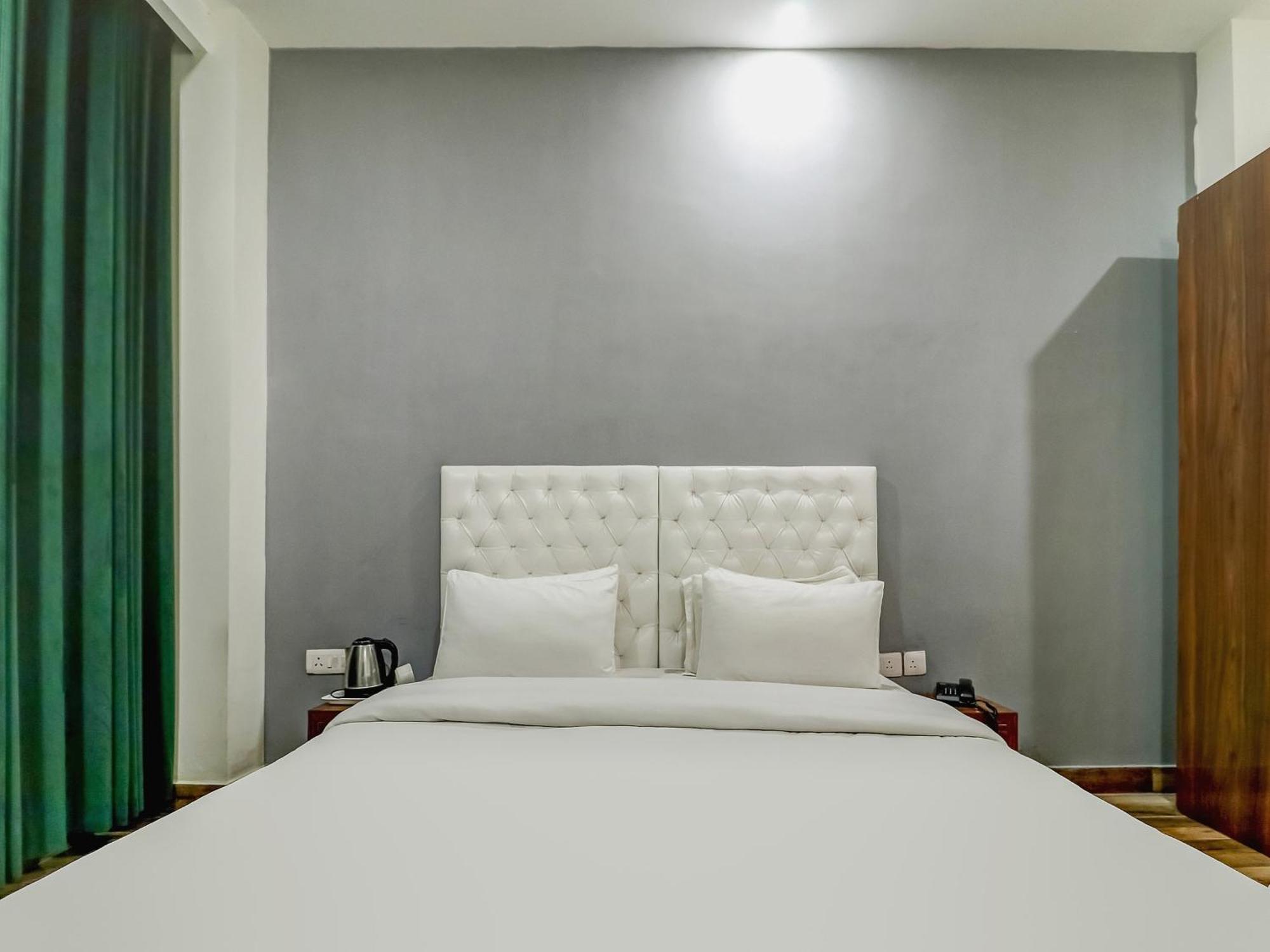 Hotel Townhouse Skylight Near Medanta Hospital Gurgaon