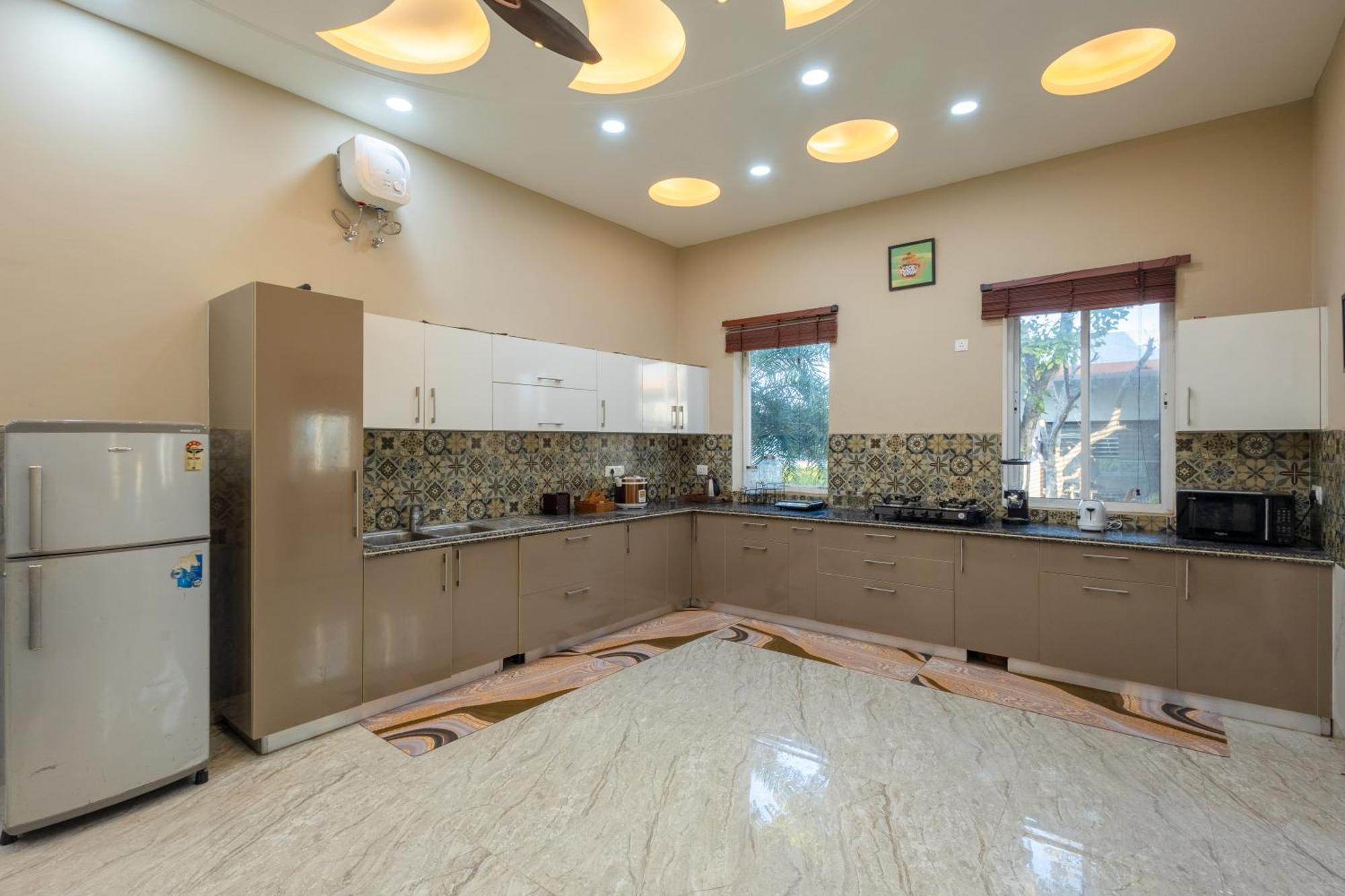 Elivaas Aarul 4 Bhk With Pvt Pool, Gazebo & Game Zone Villa Gurgaon