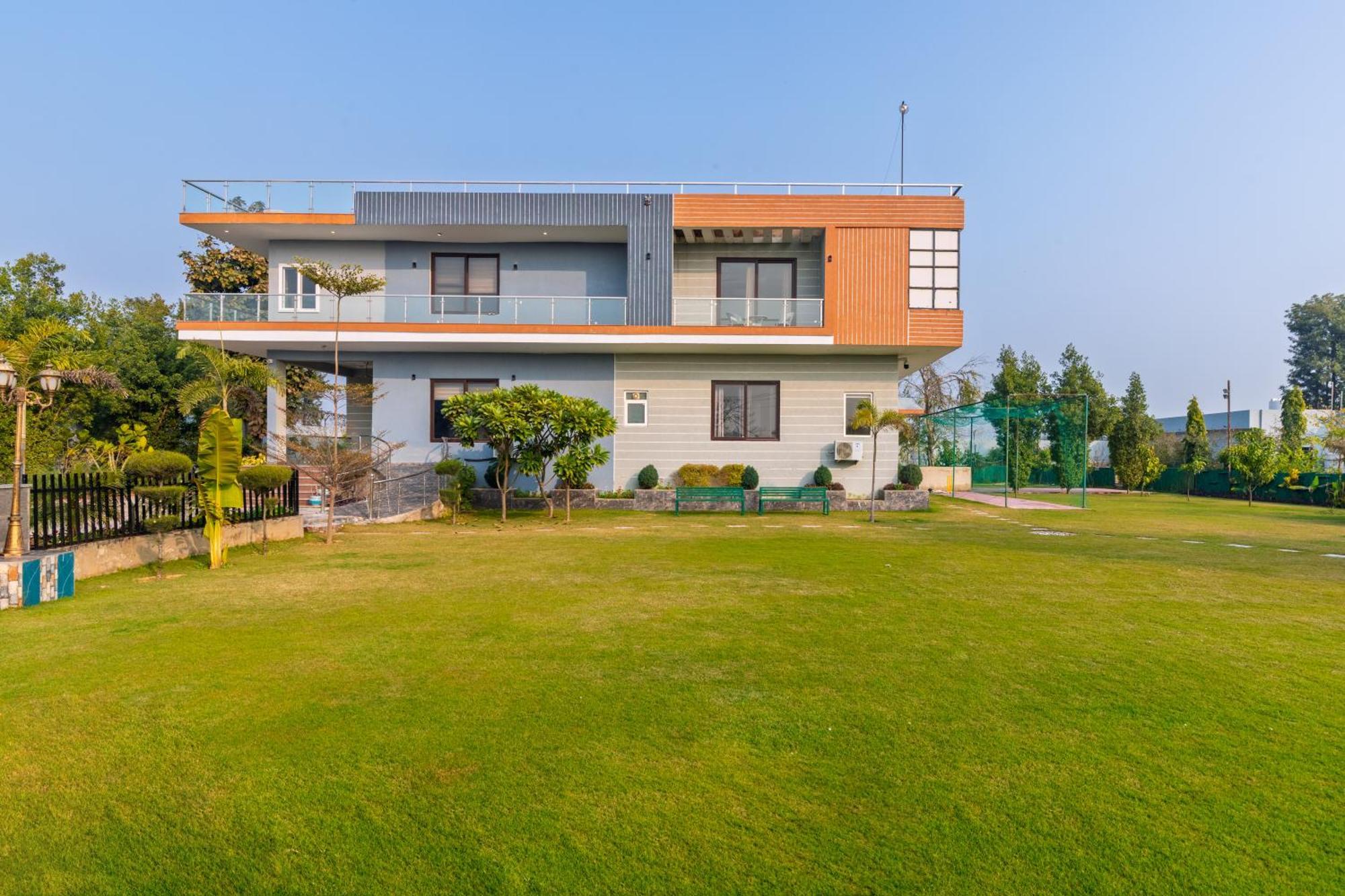 Elivaas Aarul 4 Bhk With Pvt Pool, Gazebo & Game Zone * Gurgaon