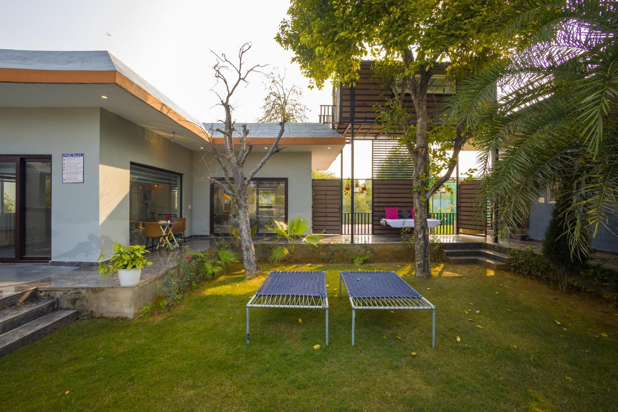 Elivaas Aarul 4 Bhk With Pvt Pool, Gazebo & Game Zone Gurgaon