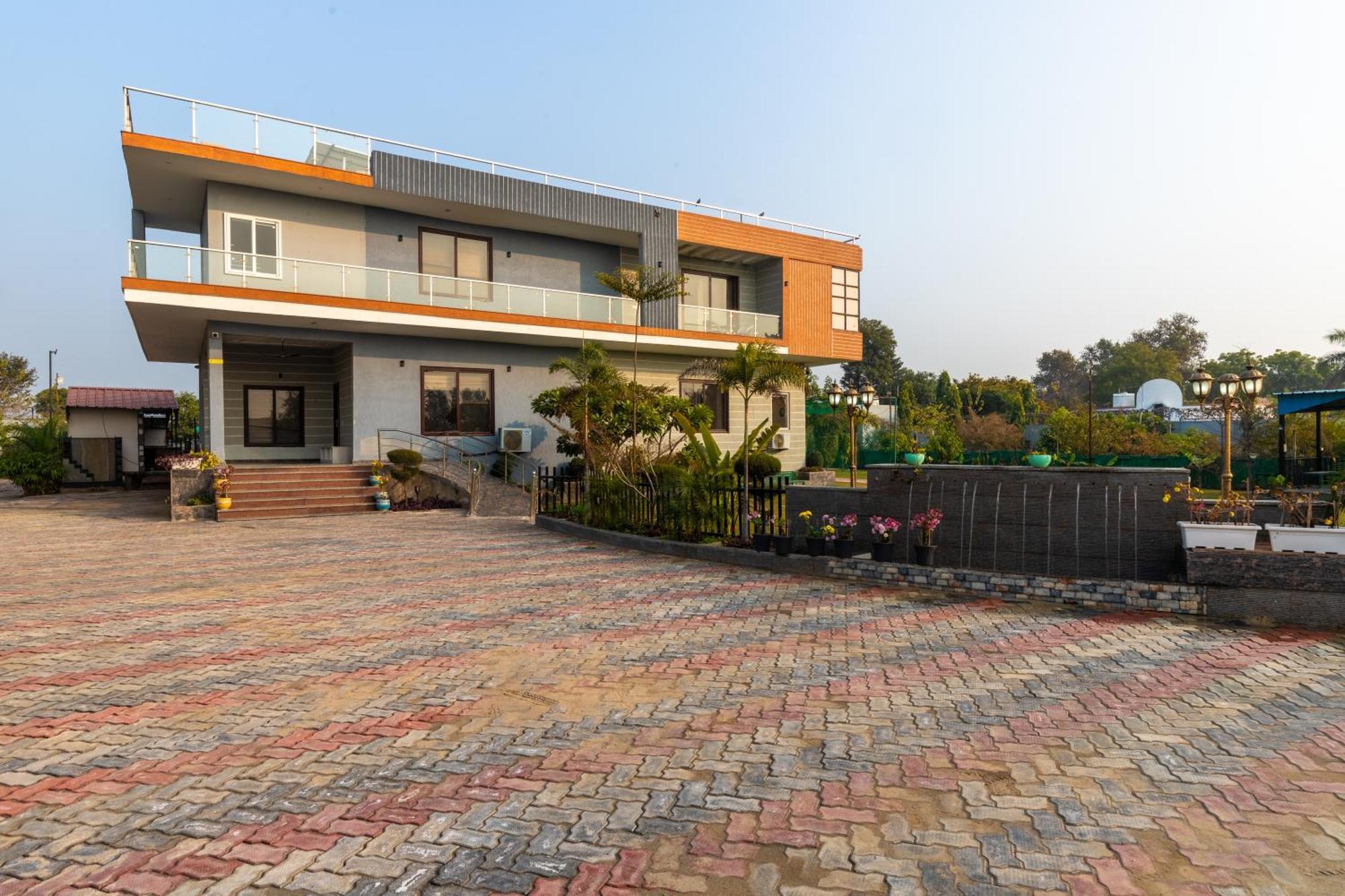 Elivaas Aarul 4 Bhk With Pvt Pool, Gazebo & Game Zone Villa