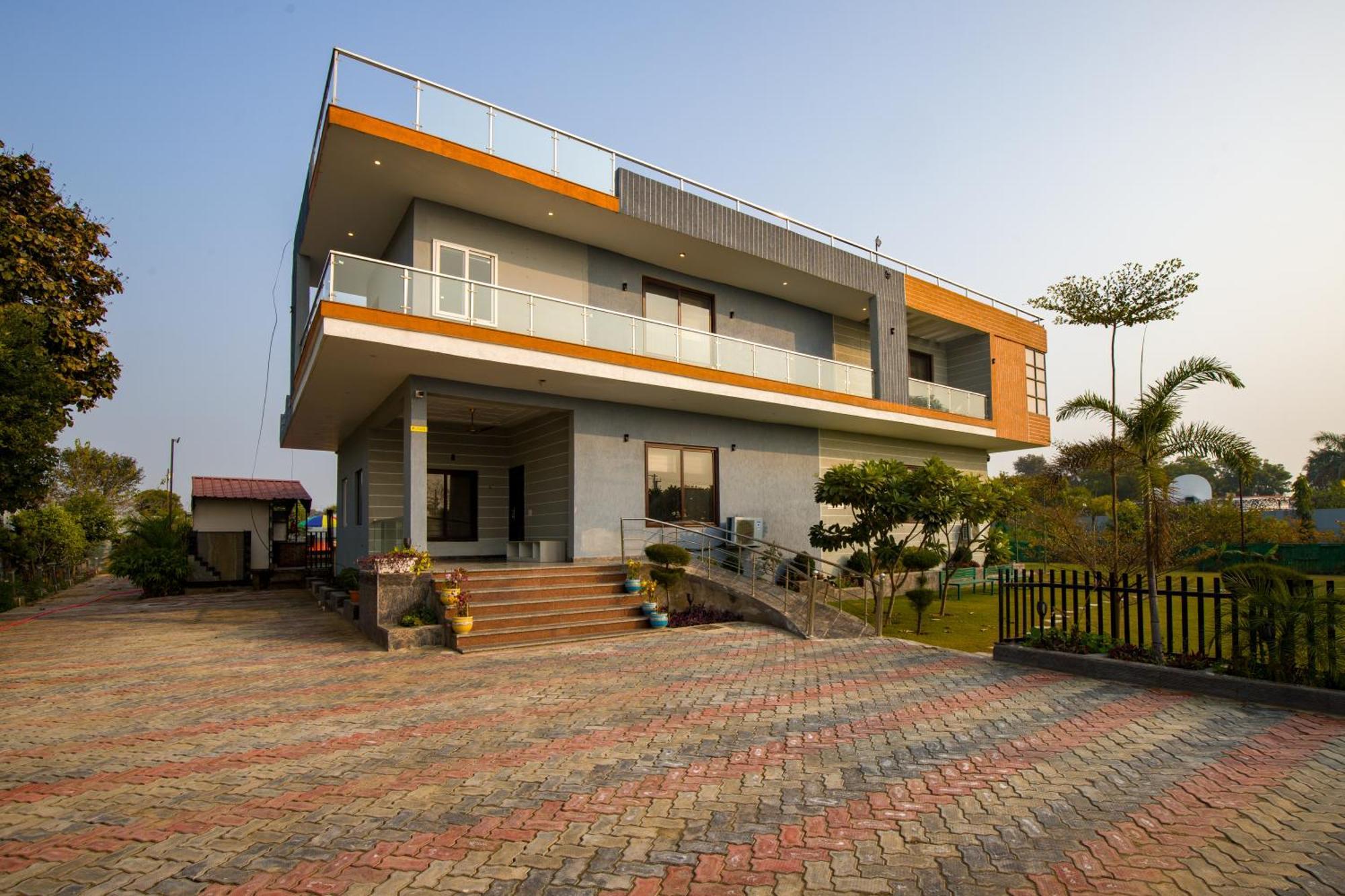 Elivaas Aarul 4 Bhk With Pvt Pool, Gazebo & Game Zone Villa *