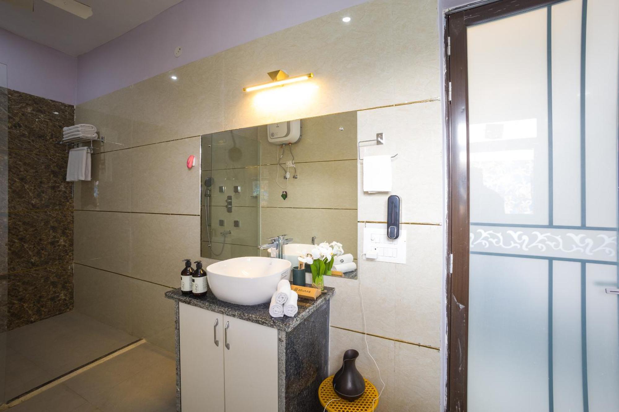 Elivaas Aarul 4 Bhk With Pvt Pool, Gazebo & Game Zone Gurgaon