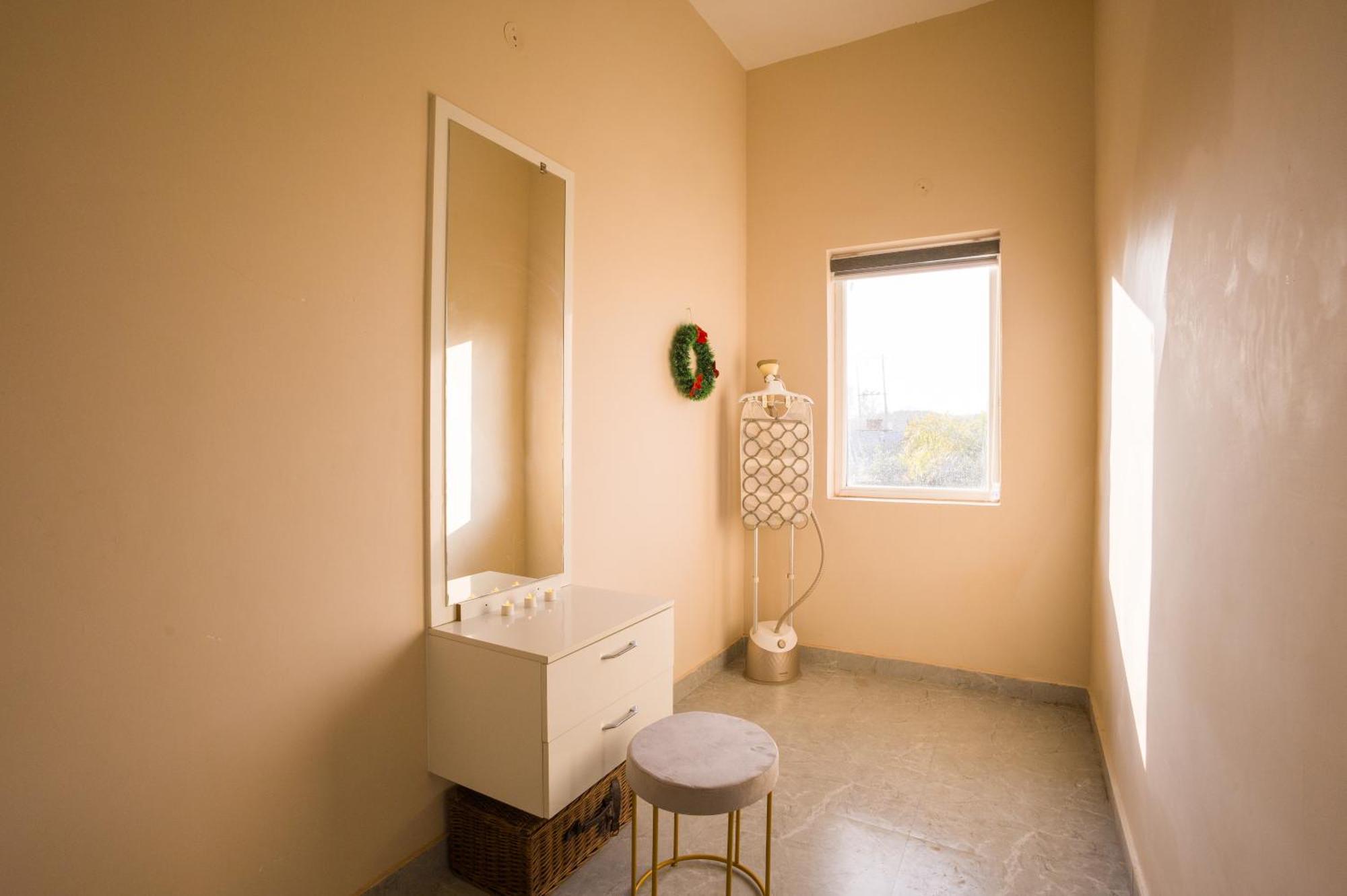 Elivaas Aarul 4 Bhk With Pvt Pool, Gazebo & Game Zone Gurgaon