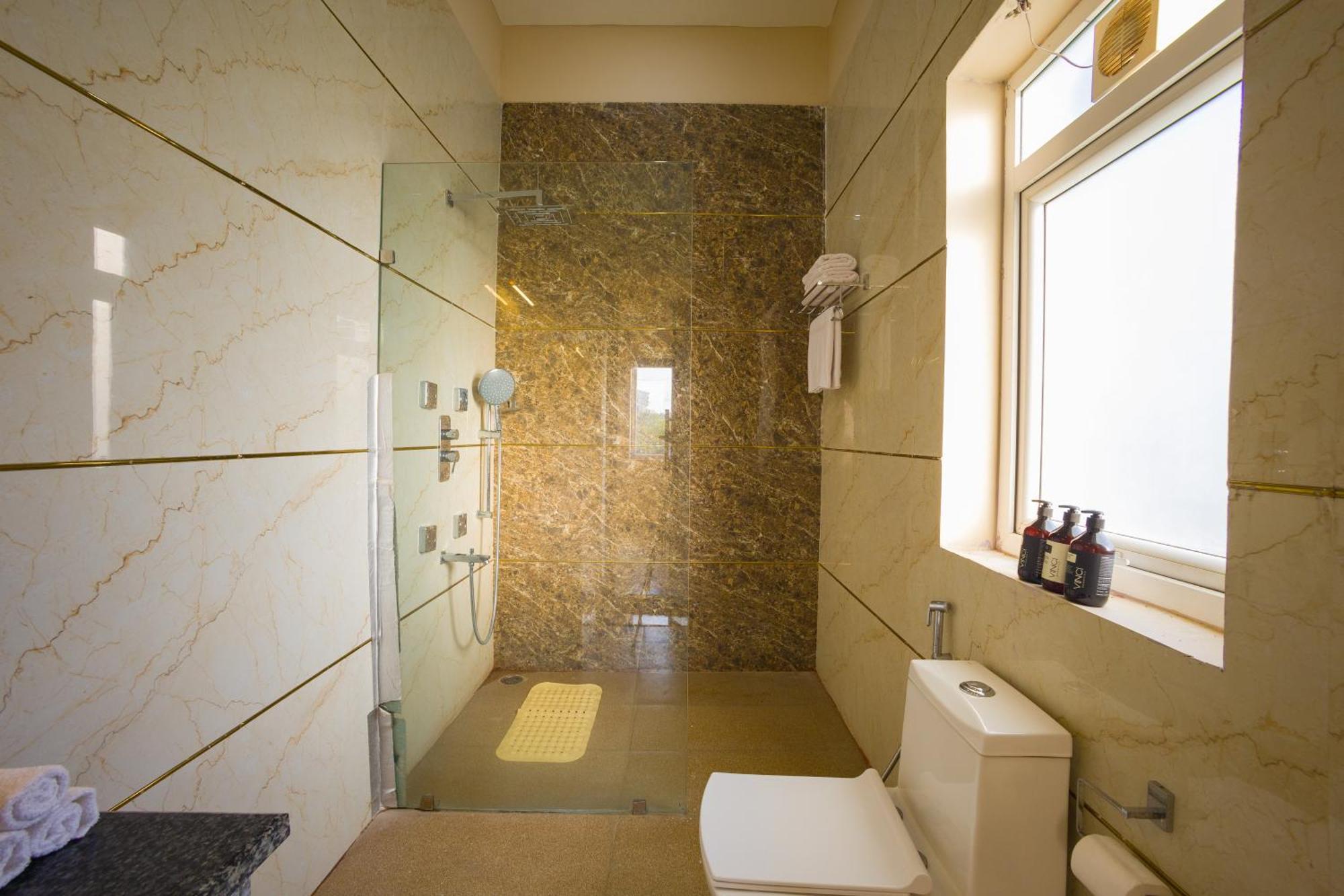 Elivaas Aarul 4 Bhk With Pvt Pool, Gazebo & Game Zone * Gurgaon